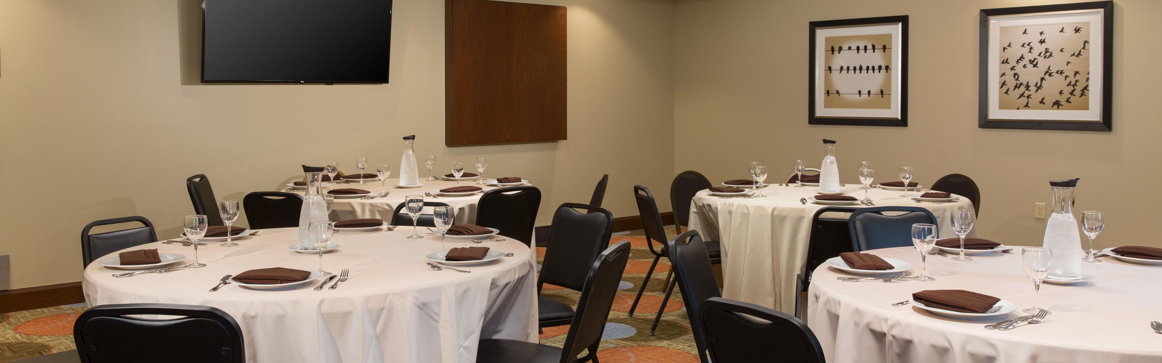 Book your small meeting and meals at Staybridge Suites