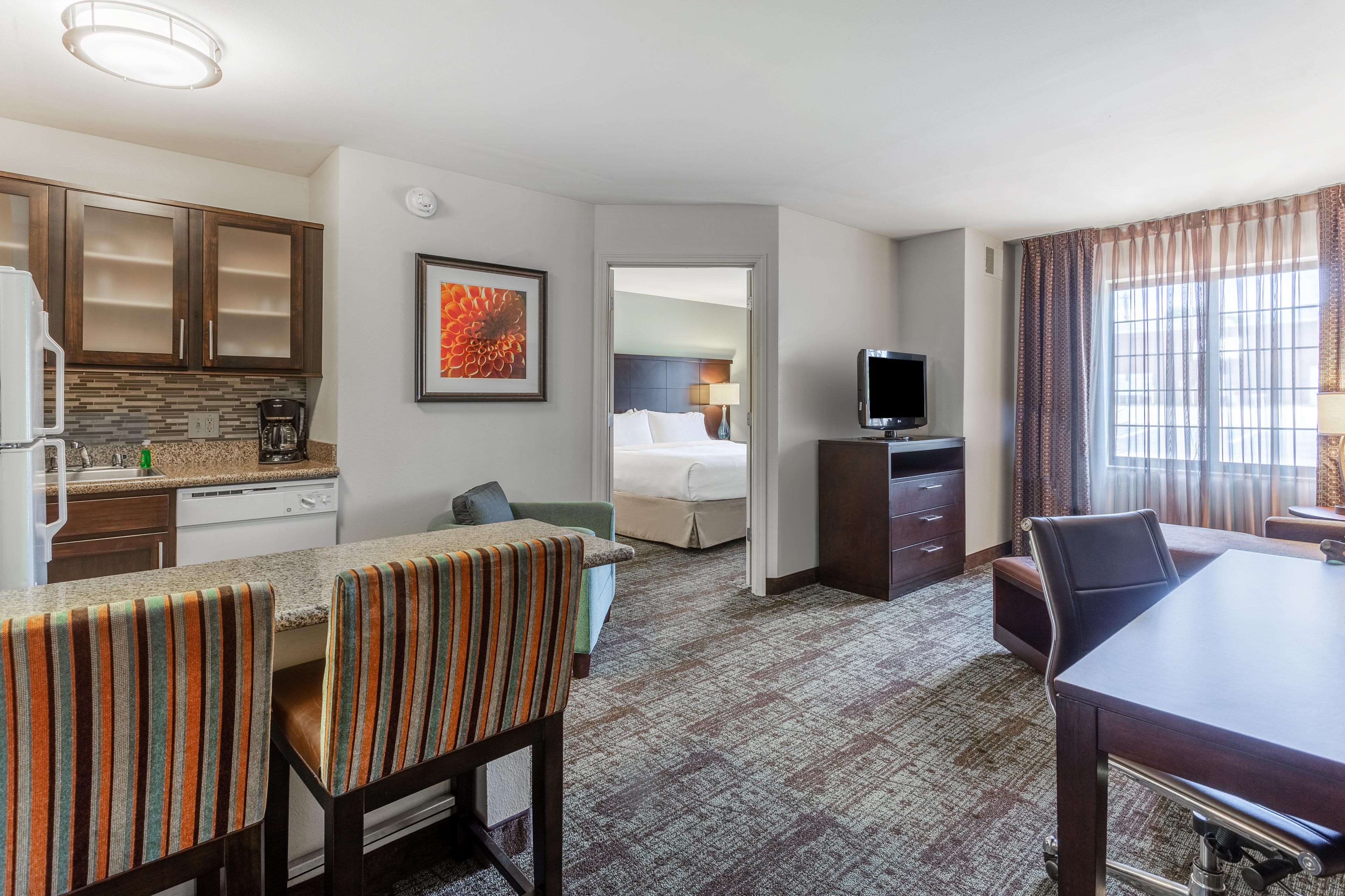 Davenport Iowa Pet Friendly Hotel Staybridge Suites Davenport