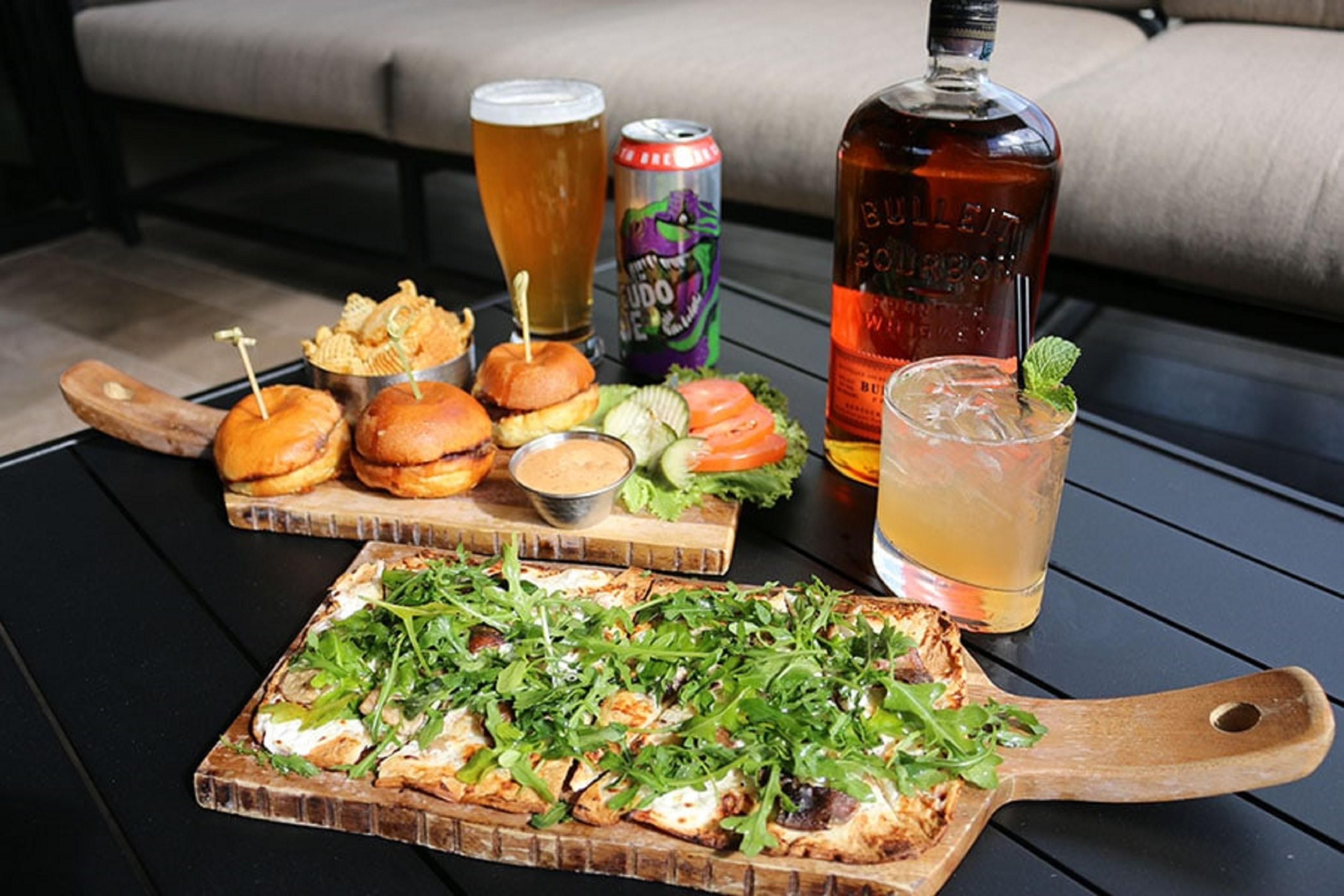 Enjoy the evening Social Hour from 5:30pm-7:30pm Monday - Wednesday. Complimentary beer & wine with hot appetizers!