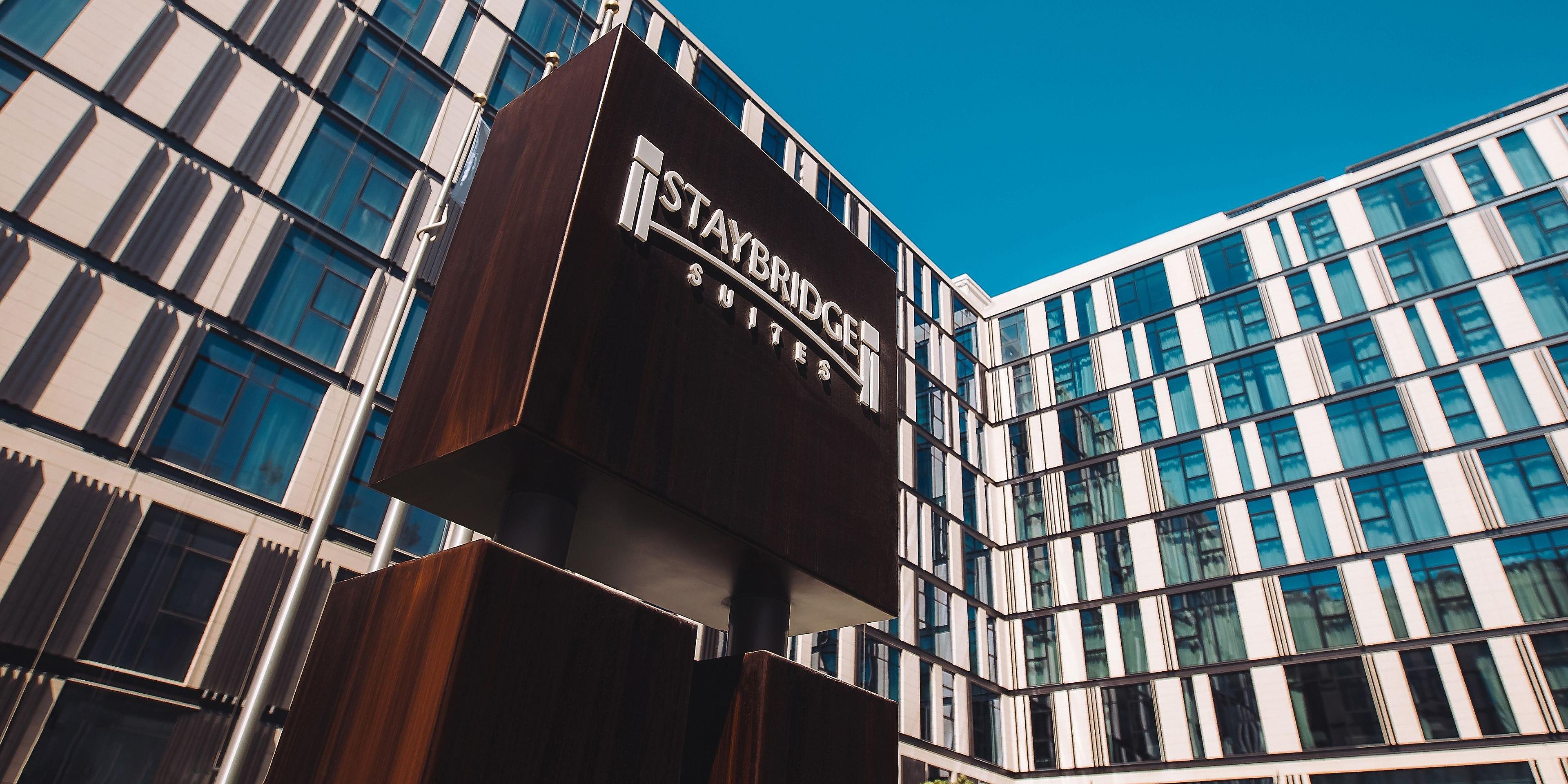 Staybridge suites dubai. Holiday inn dubai al maktoum airport 4*. Staybridge suites dubai internet city. Staybridge suites dubai internet city. Staybridge suites дубай.