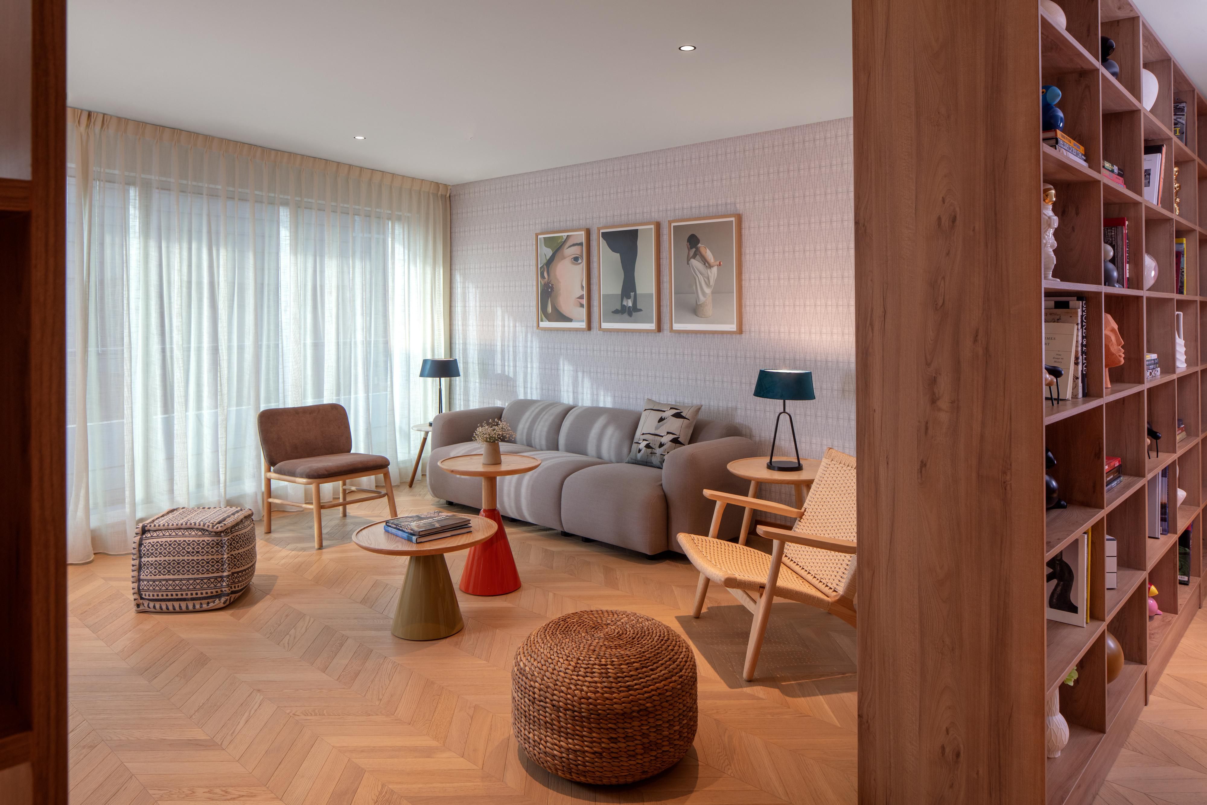Take your own space and maximize this special living area where you can work & play. Challenge other guests in the community to a little snooker tournament after work or enjoy the peaceful modern living area with a variety of art books for your creative mind.