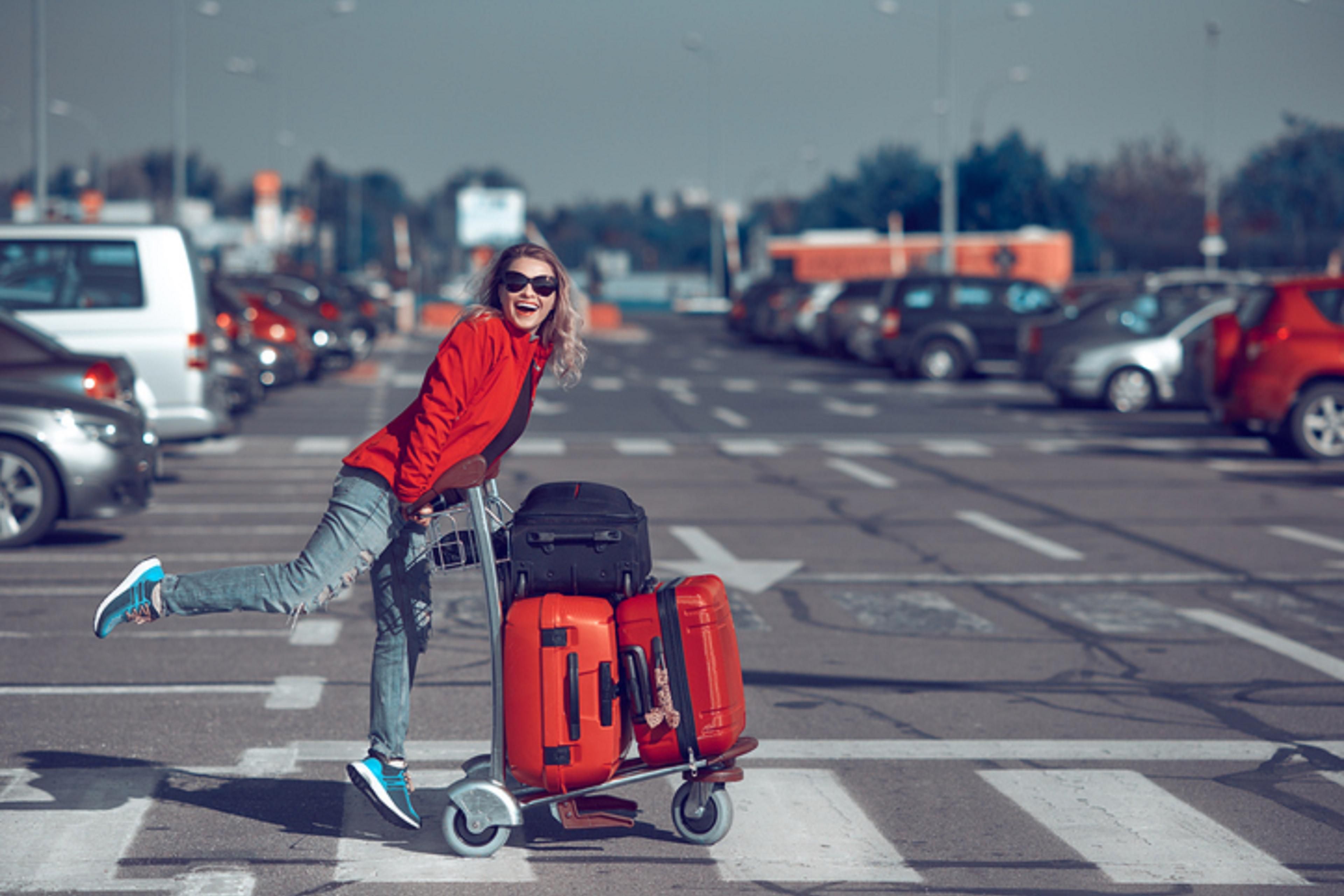 Take advantage of our complimentary 24-hour airport shuttle, running every 30 minutes to and from Toronto Pearson Airport. Board at Terminal 1, Ground Level, Post R3 or Terminal 3, Arrival Level, Post 41. Look for the ‘Holiday Inn Toronto Airport 600 Dixon Road’ sign on the bus for a hassle-free ride.