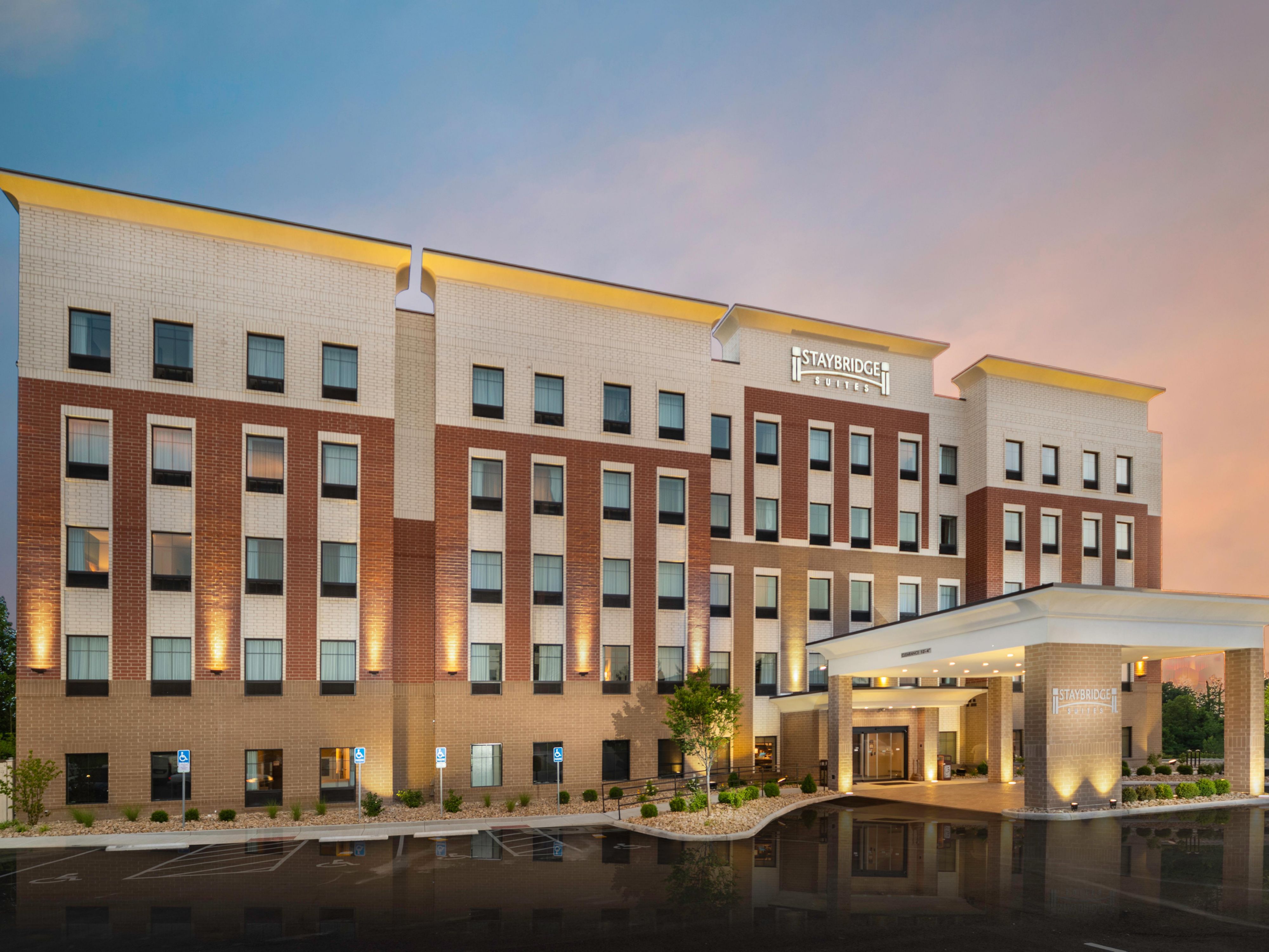 Hotels in Florence, KY with Indoor Pools | Staybridge Suites Florence