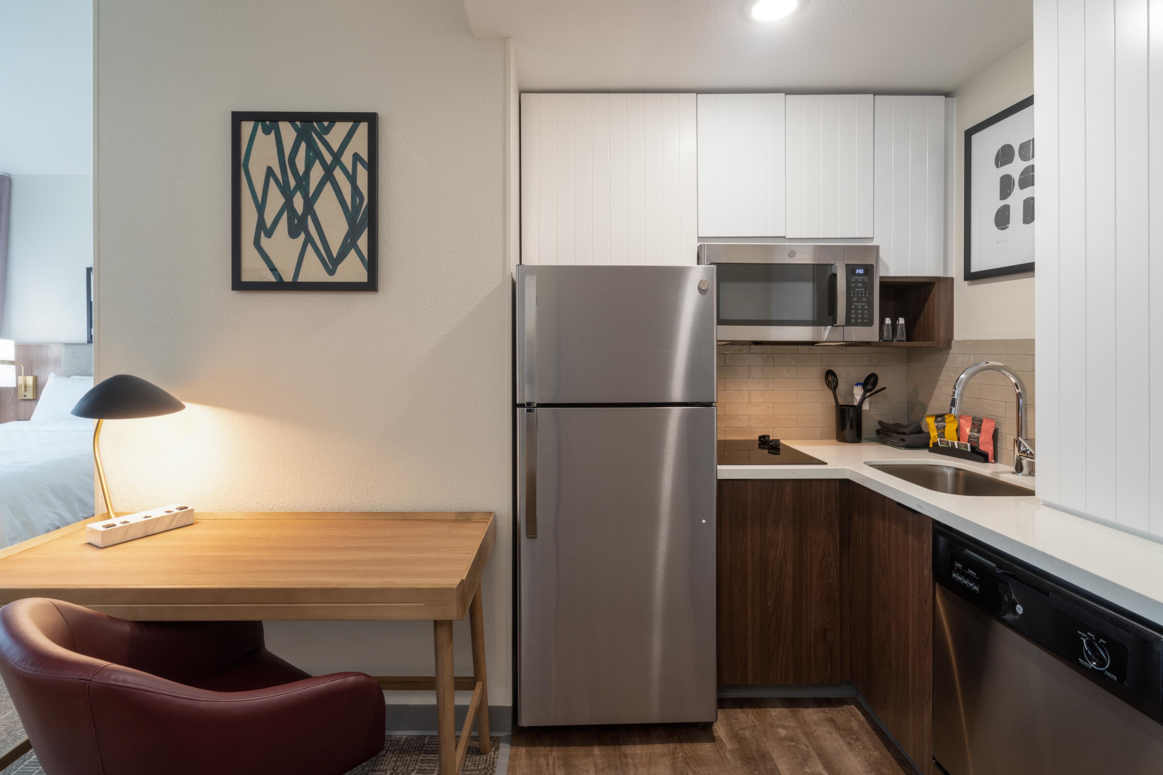 Feel at home in the Staybridge Suites Flowood - NW Jackson.  Every room features a full kitchen with fridge, microwave, stove, and dishes.  No need to go out and fight the crowds at restaurants, enjoy cooking dinner and relaxing in the comfort of your room. 