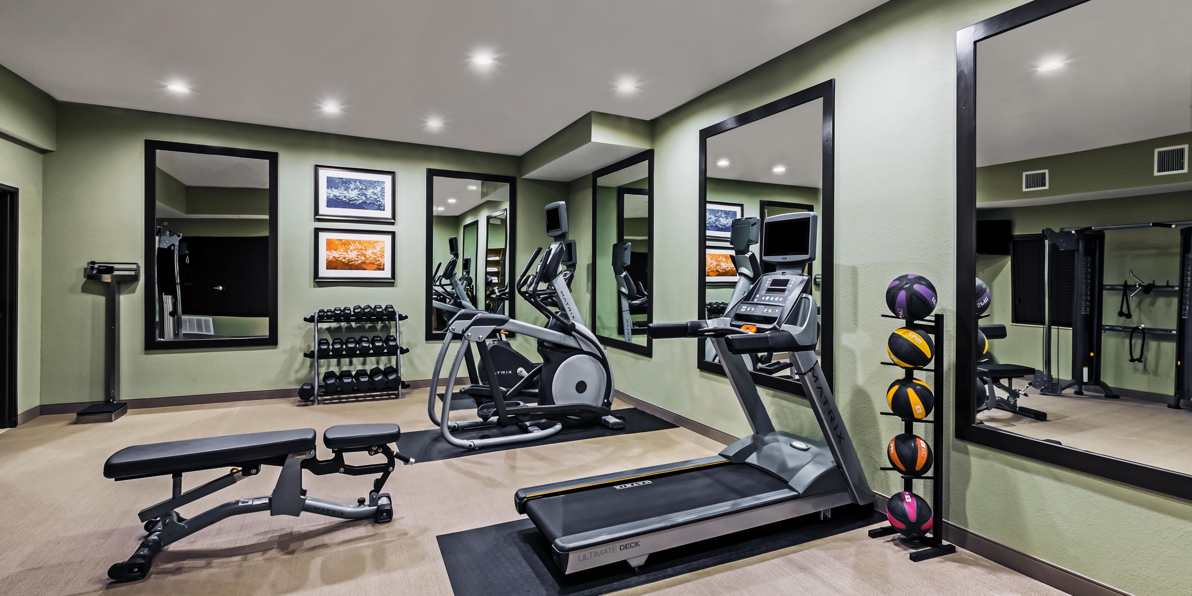 24/7 free fully-equipped fitness center at Staybridge Suites