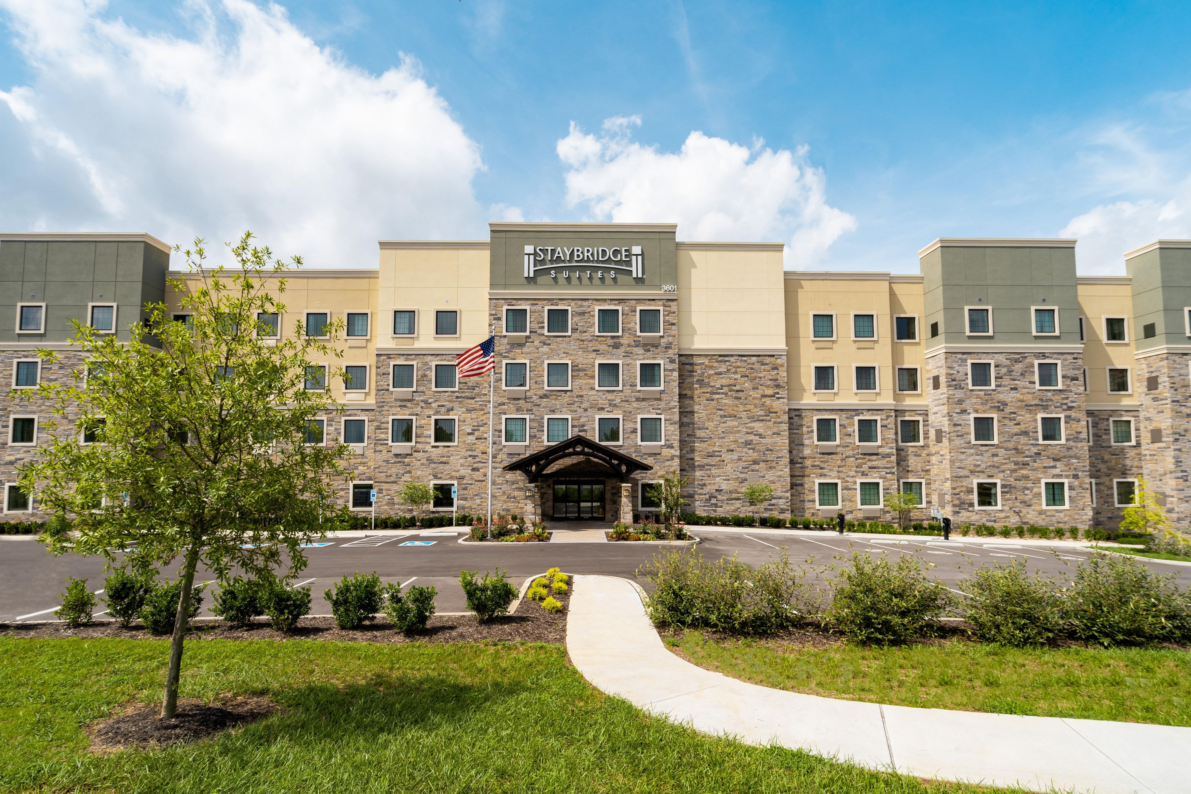 Enjoy our convenient location in beautiful Franklin, TN, just off the I-65 and only 18 miles from the heart of Nashville. Our hotel is tucked in the McEwen Northside district within walking distance of dozens of shops and eateries. Attractions like the FirstBank Amphitheater, CoolSprings Galleria, and Arrington Vineyards are nearby, too! 
