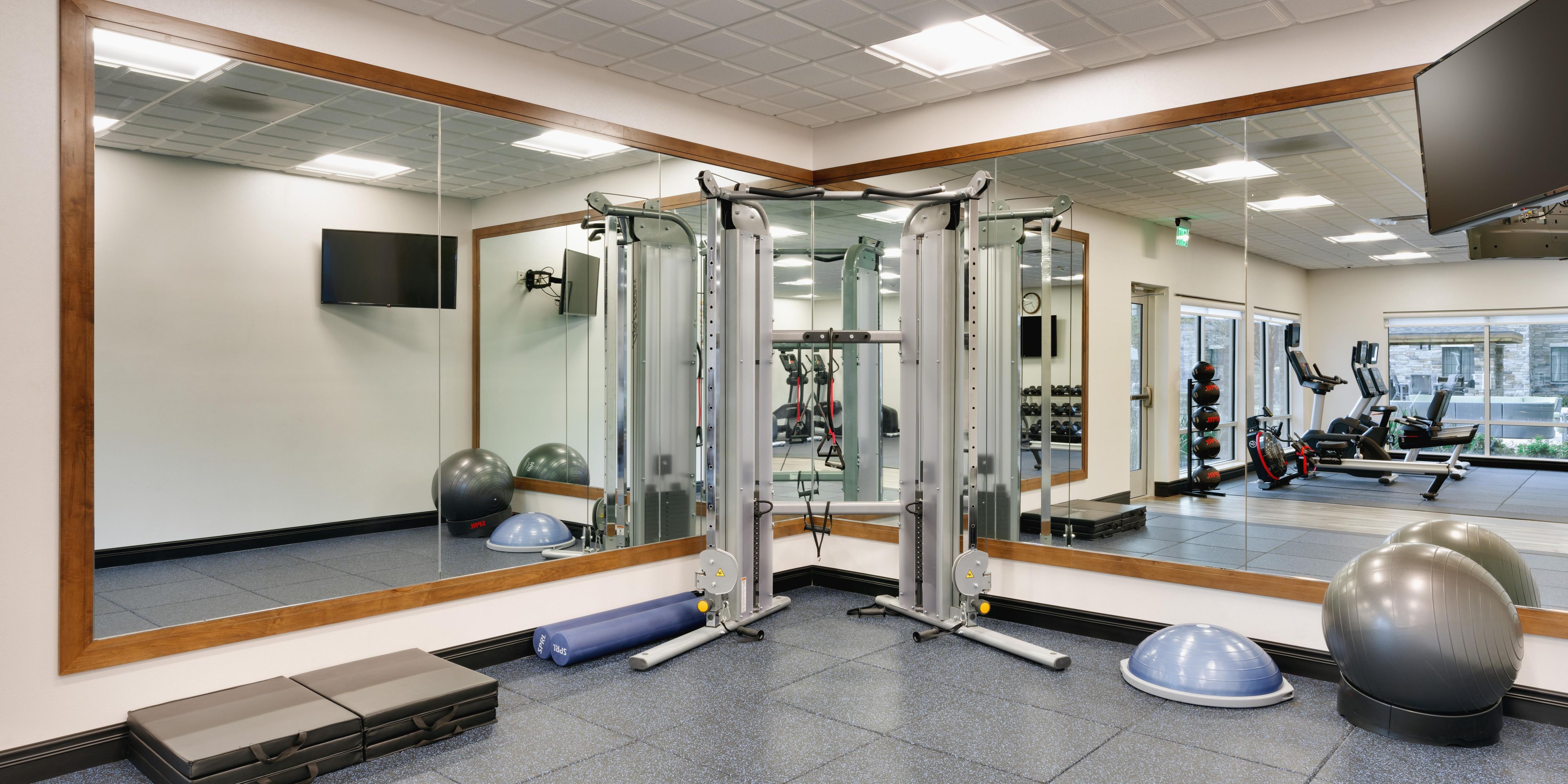 24/7 free fully-equipped fitness center at Staybridge Suites