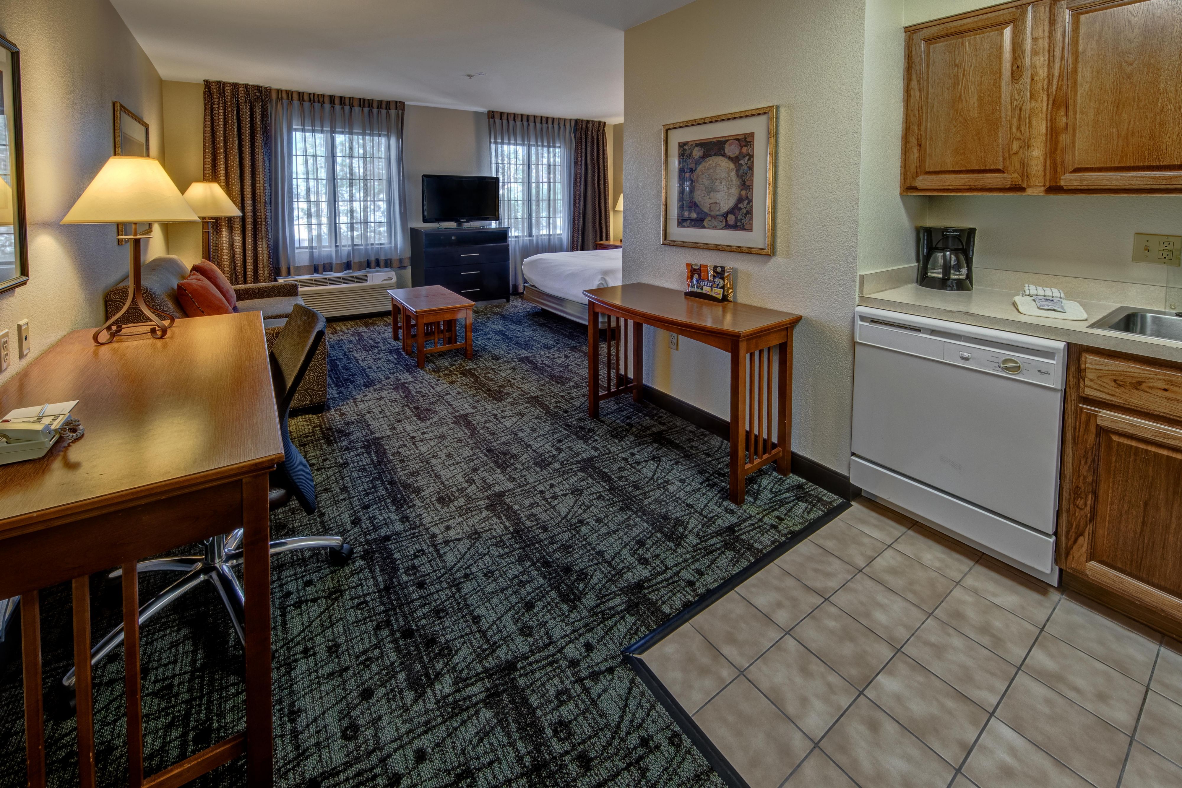 Our accommodations and rates are designed with extended-stay travelers in mind. Learn about our special rates based on the length of your stay, and enjoy saving more by staying with us longer.
