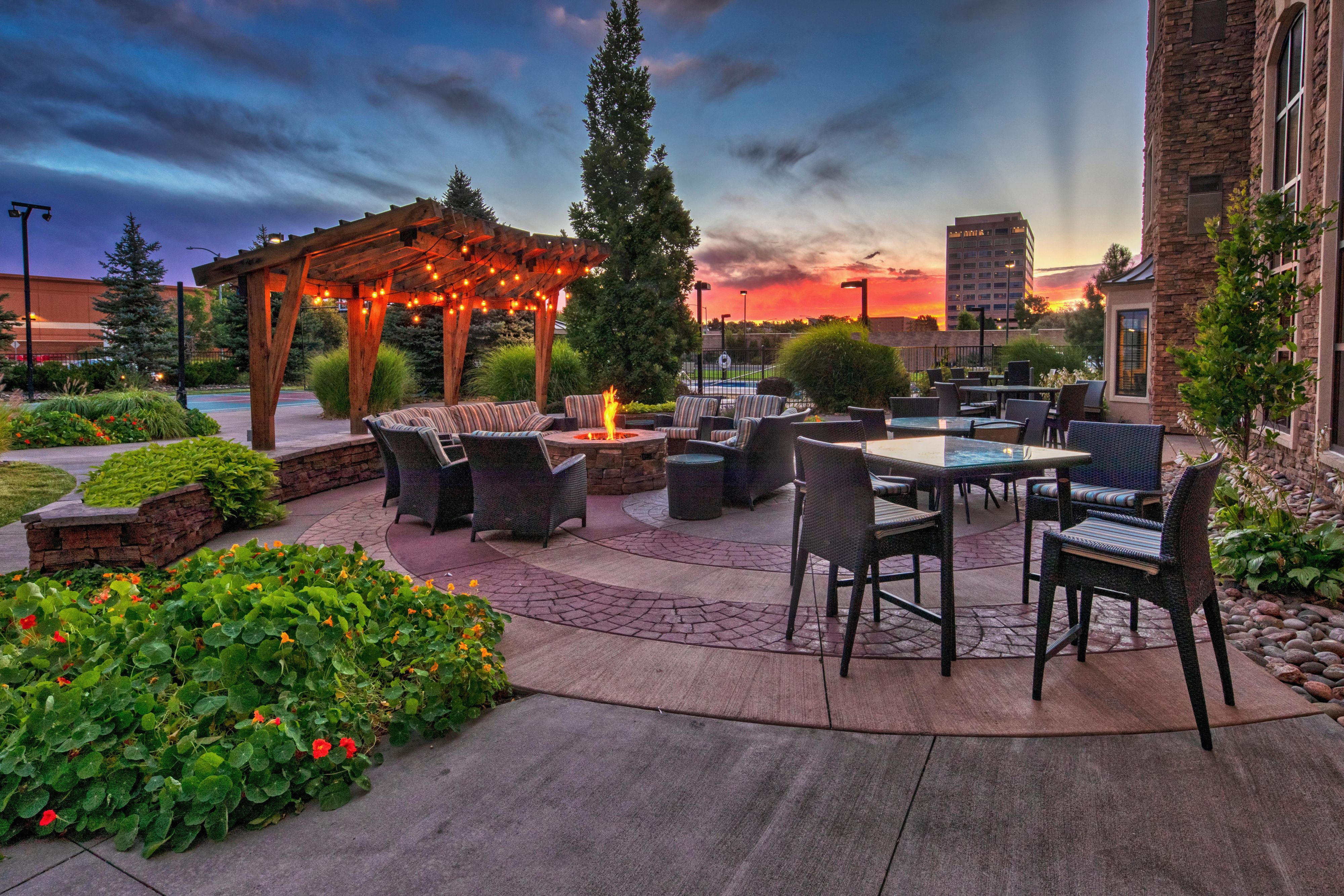 Enjoy free parking at our hotel during your stay and easy access to local attractions, including the Denver Botanic Gardens, Cherry Creek Shopping Center, Cherry Creek North District, and more. 