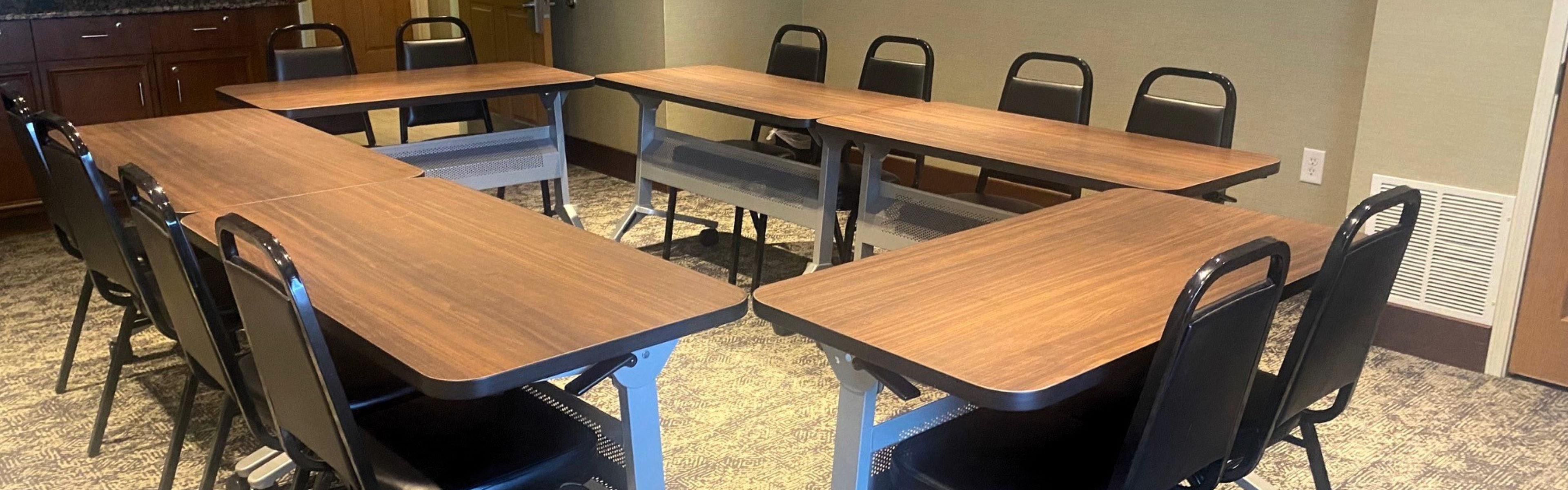 Versatile seating for 14 and under attendees