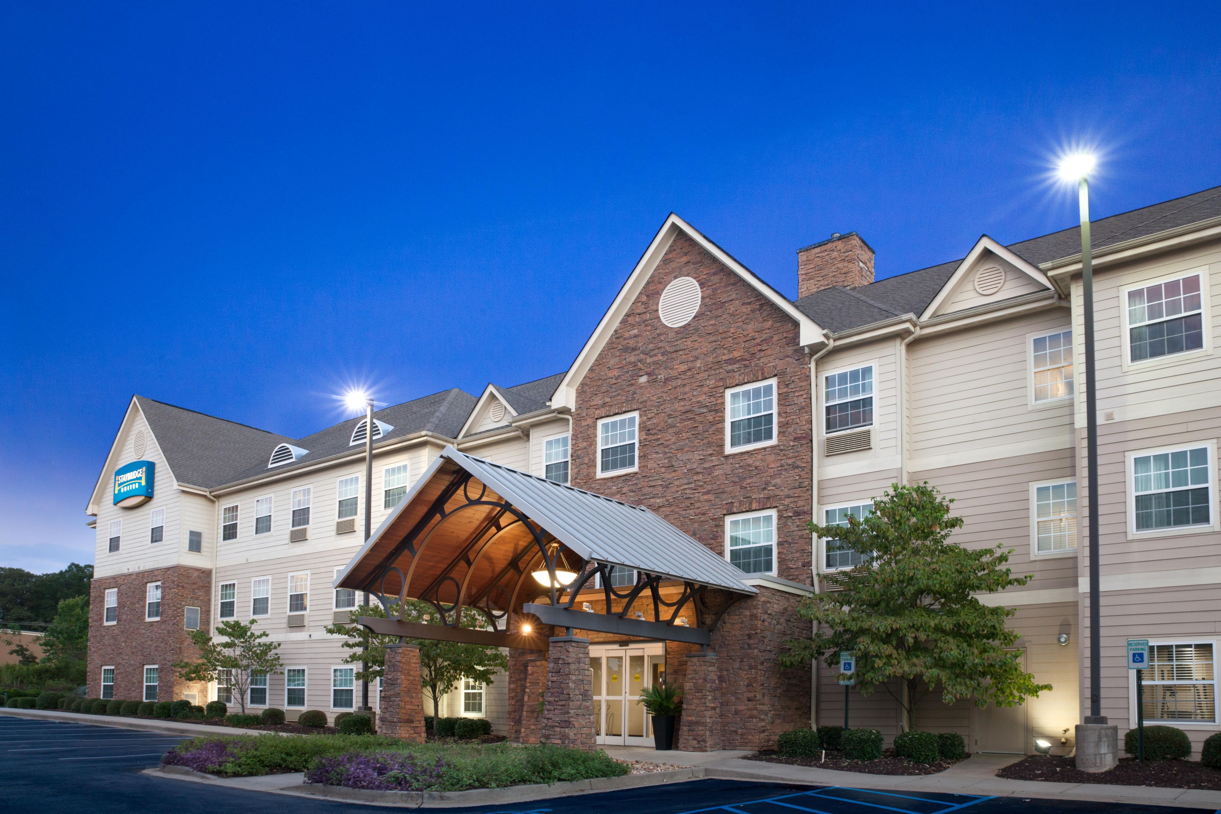  Located near Dinning and Shopping