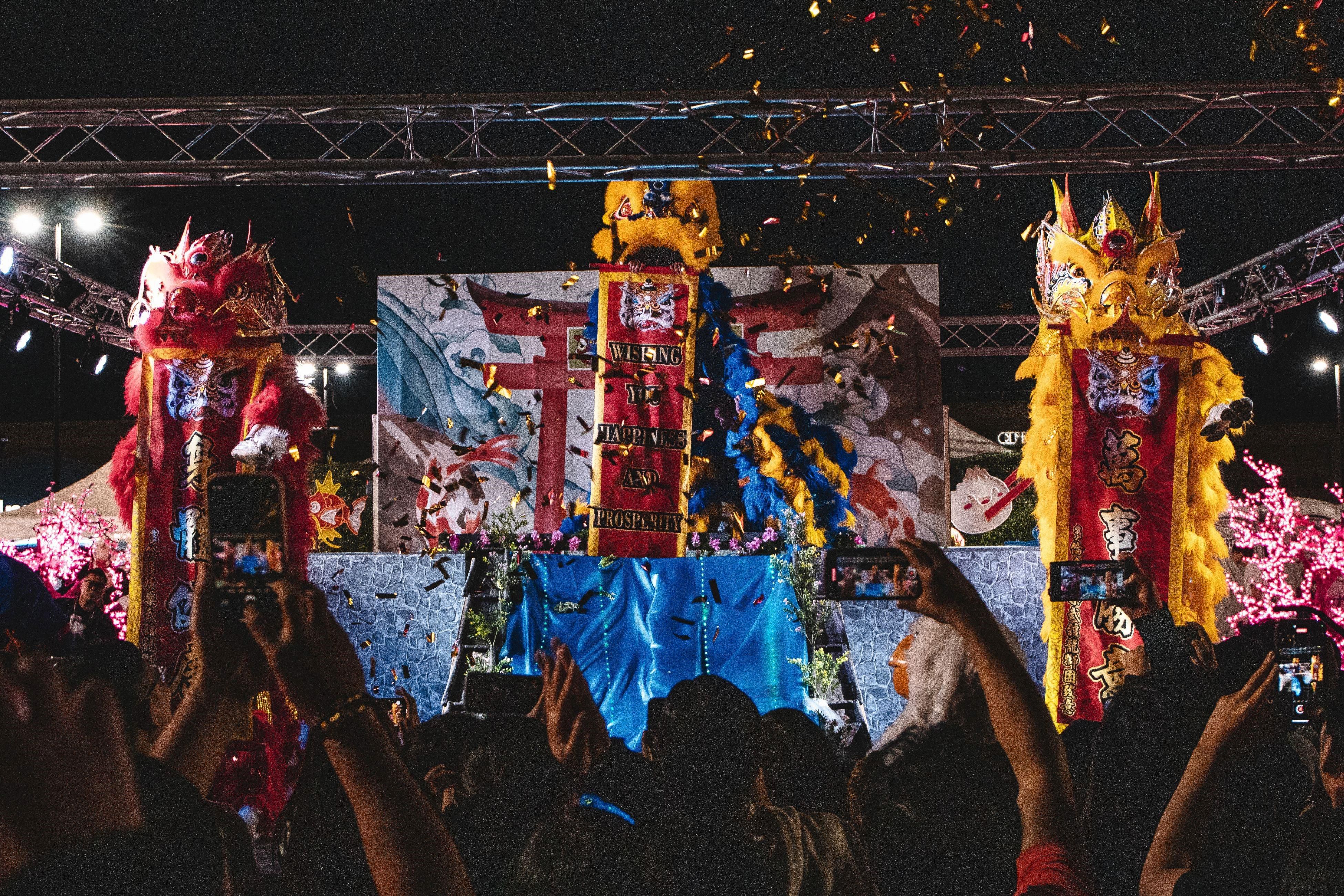 Just minutes from our hotel, the Hamilton Lucky Lion Night Market offers a vibrant celebration of culture and community. Explore local vendors, savour delicious street food, and enjoy live entertainment in a festive atmosphere. Whether you're indulging in tasty treats or hunting for unique souvenirs, this market is a must-visit during your stay!
