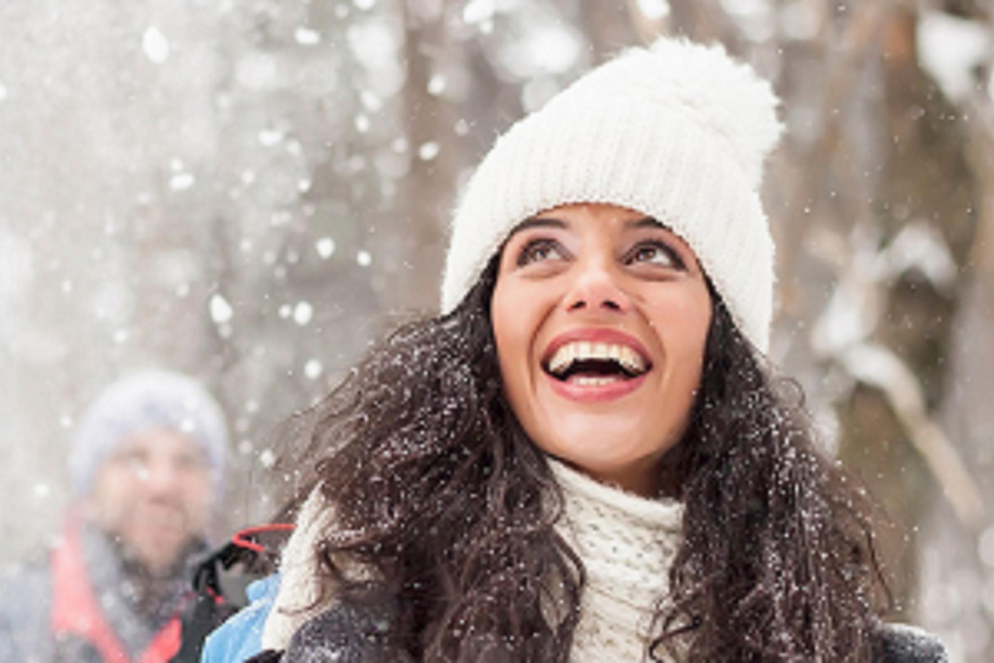 This holiday season, immerse yourself in the enchanting atmosphere of the Hamilton Christmas Markets, where festive cheer and local charm come together in a delightful celebration. Stroll through beautifully decorated stalls brimming with unique gifts, handcrafted treasures, and delicious seasonal treats. Book your festive getaway today!