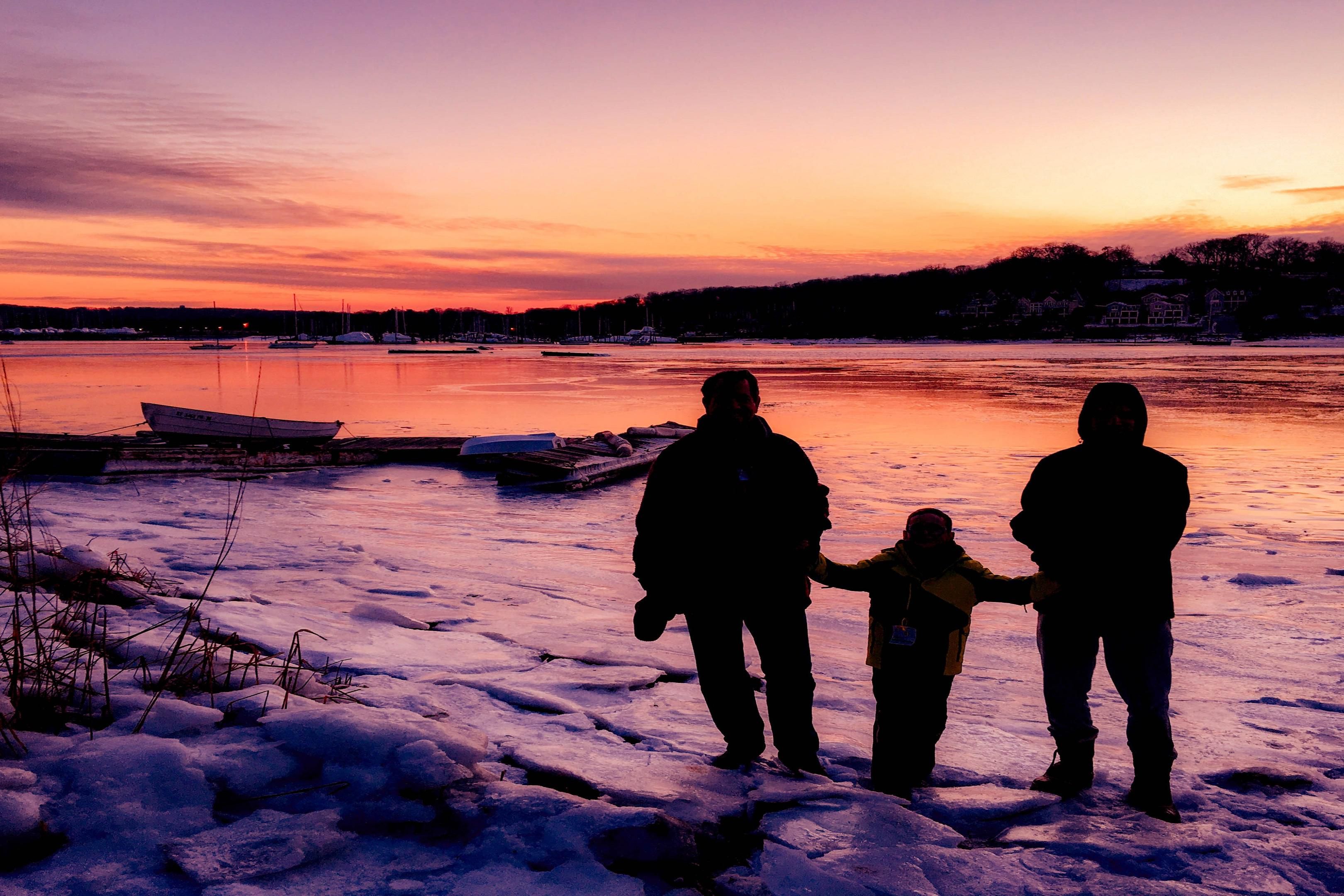 Experience Hamilton's winter magic just moments from our door. Glide across the ice at the Pier 8 rink, hike to majestic frozen waterfalls, or explore the snowy trails of Dundas Valley. Whether you seek outdoor thrills or cozy indoor culture, the city awaits. After a day of discovery, warm up and relax in your spacious suite.