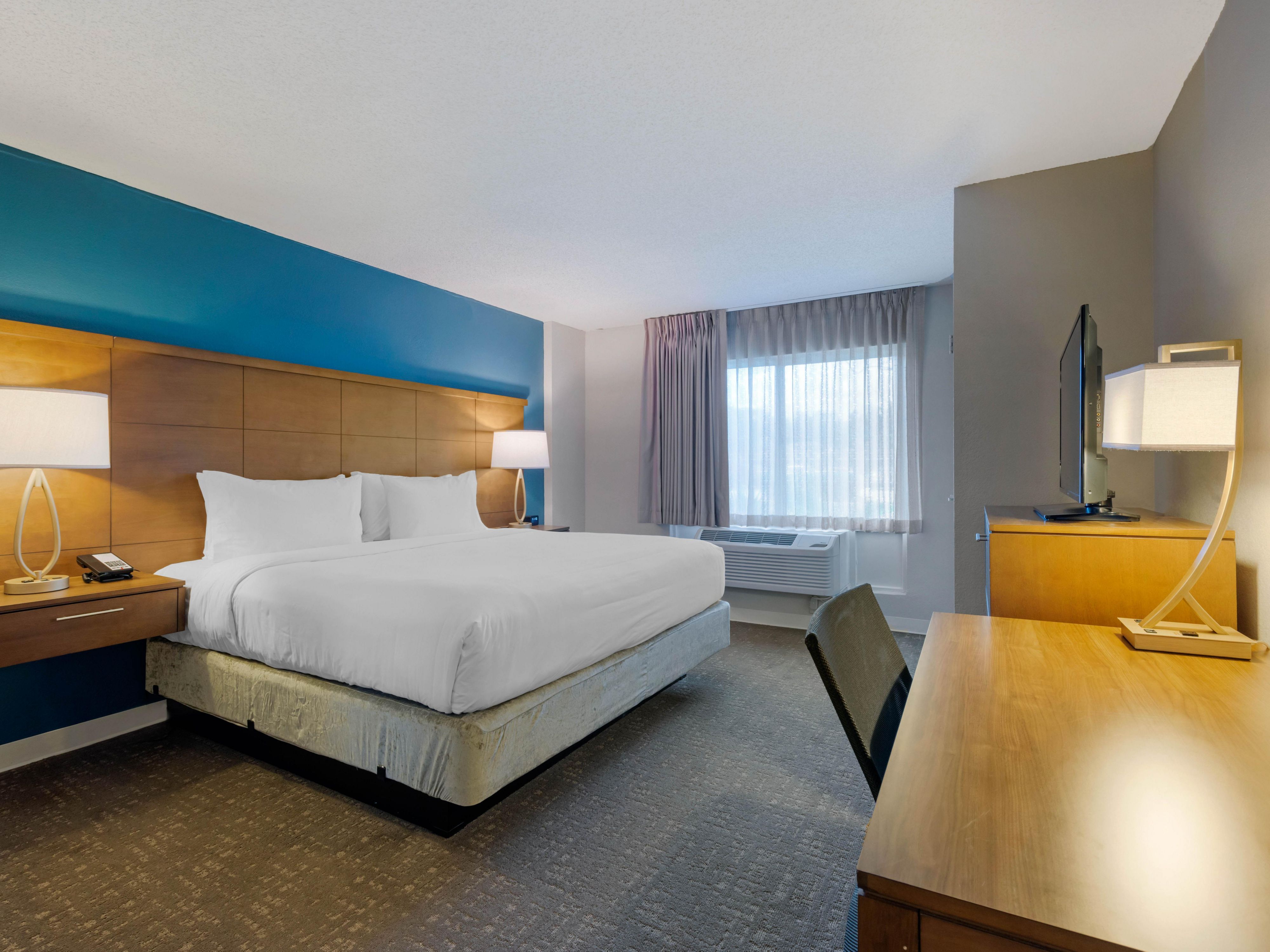 1 King Bed 2 Queen Beds 2 Bedroom Suite
