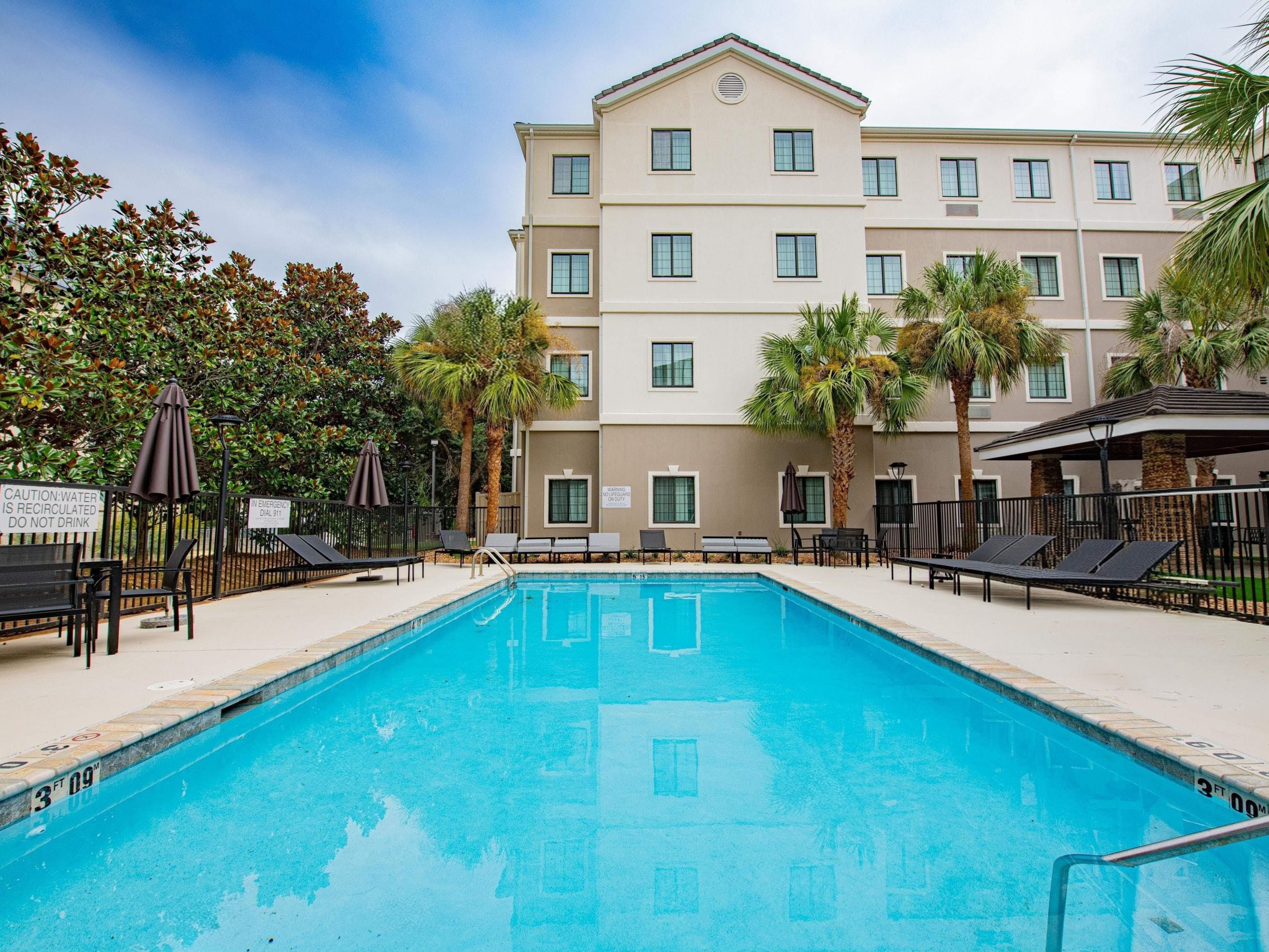 <span class="notranslate">Lafayette-Airport</span> spa photo