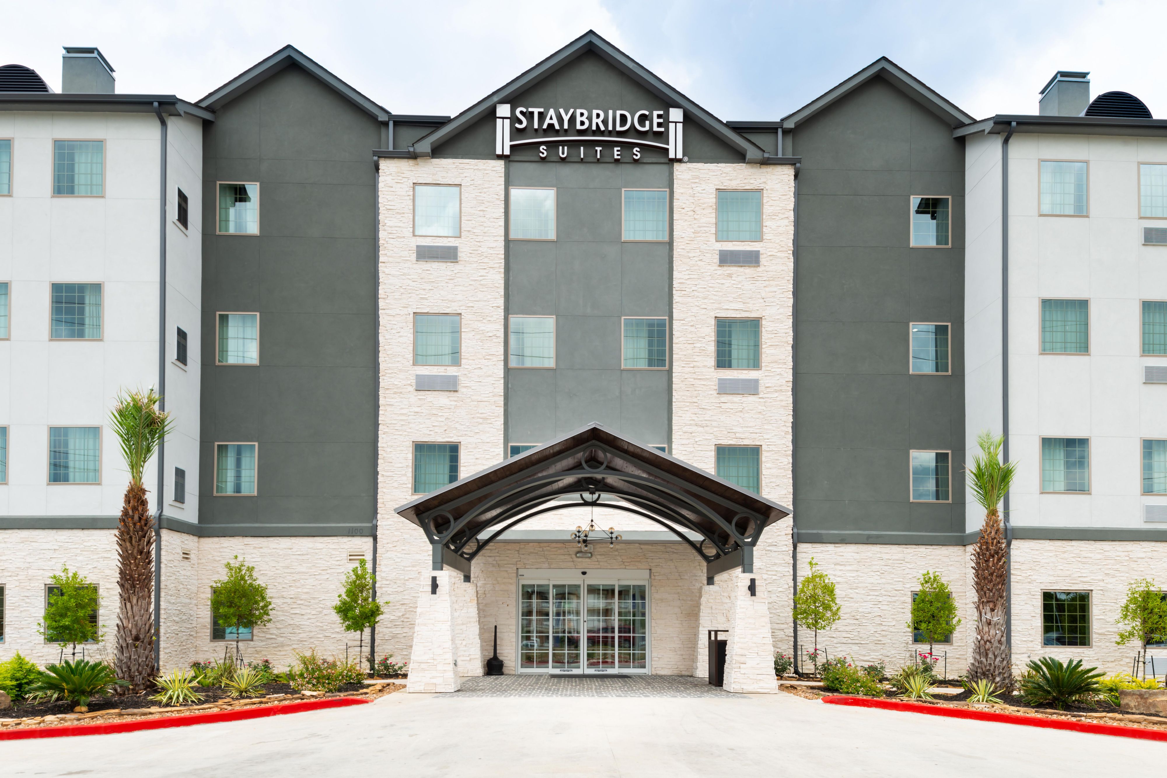Settle into spacious, apartment-like suites with all the conveniences of home, perfect for your extended-stay or short-term-stay needs. Each suite features fully equipped kitchens with a full-size fridge, microwave, stove top, and dishwasher, pull out sofa, free Wi-Fi, and 49-inch flat screen HDTVs. 