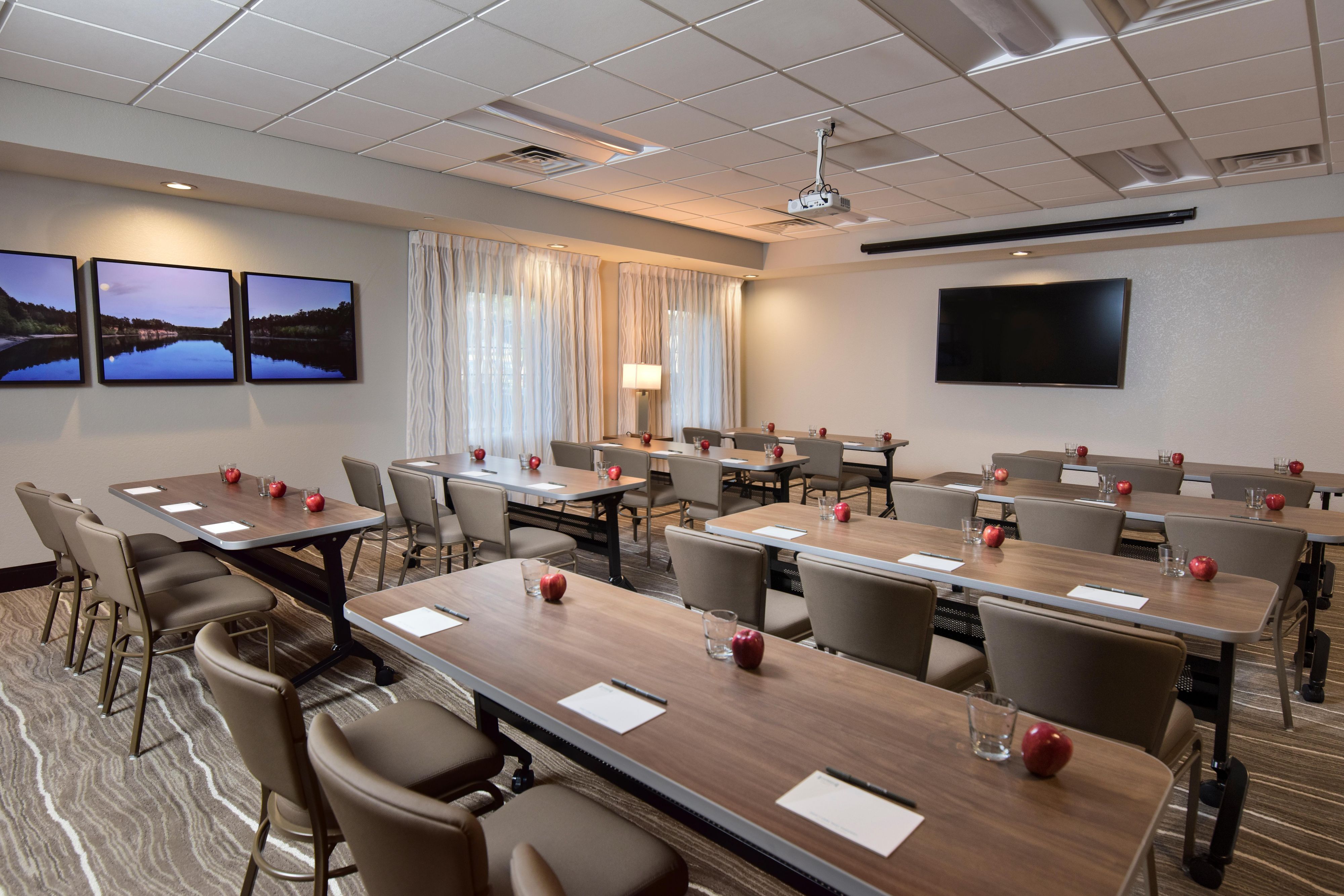 The Black Wolf meeting room is located at the heart of the hotel and is available for small meetings and gatherings. Contact us to find out about the availability of the space.