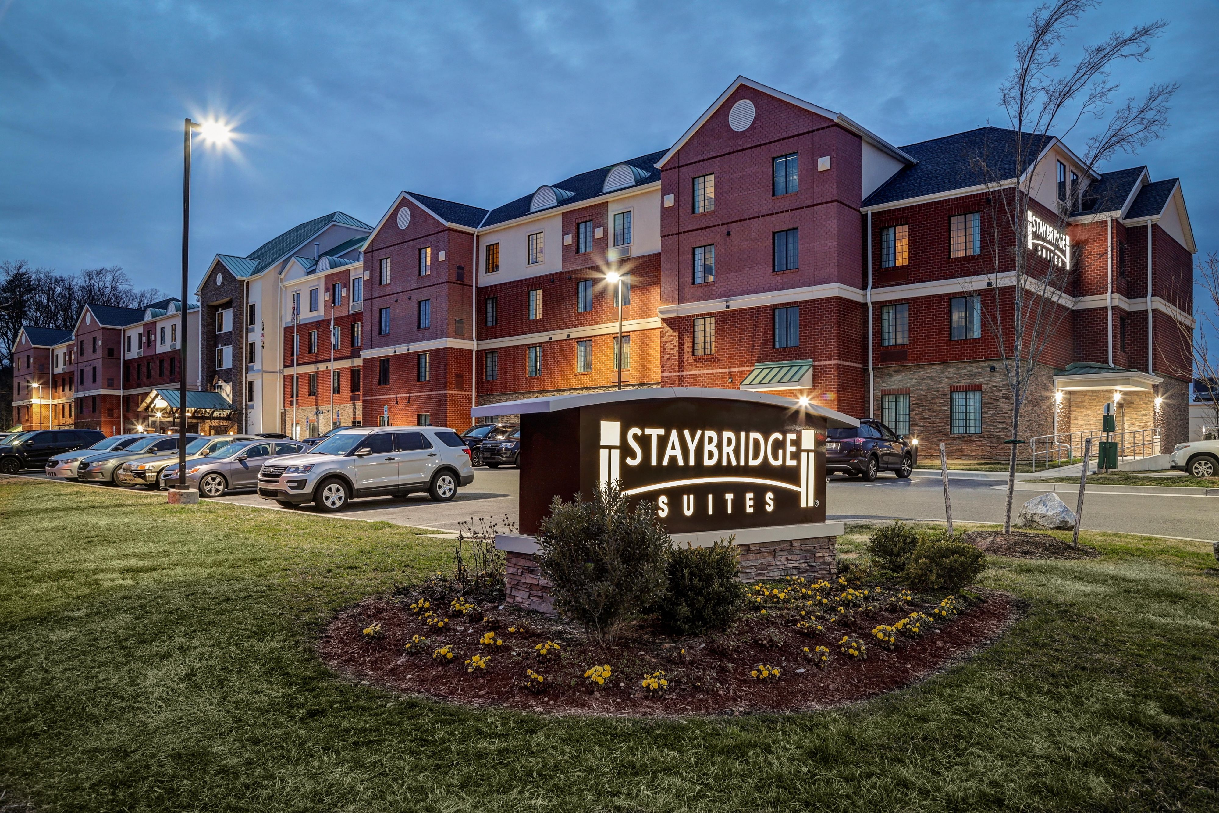 Whether you're visiting the University of Maryland, NASA Goddard, or Washington, D.C., our central location ensures a quick and easy drive to all these destinations.