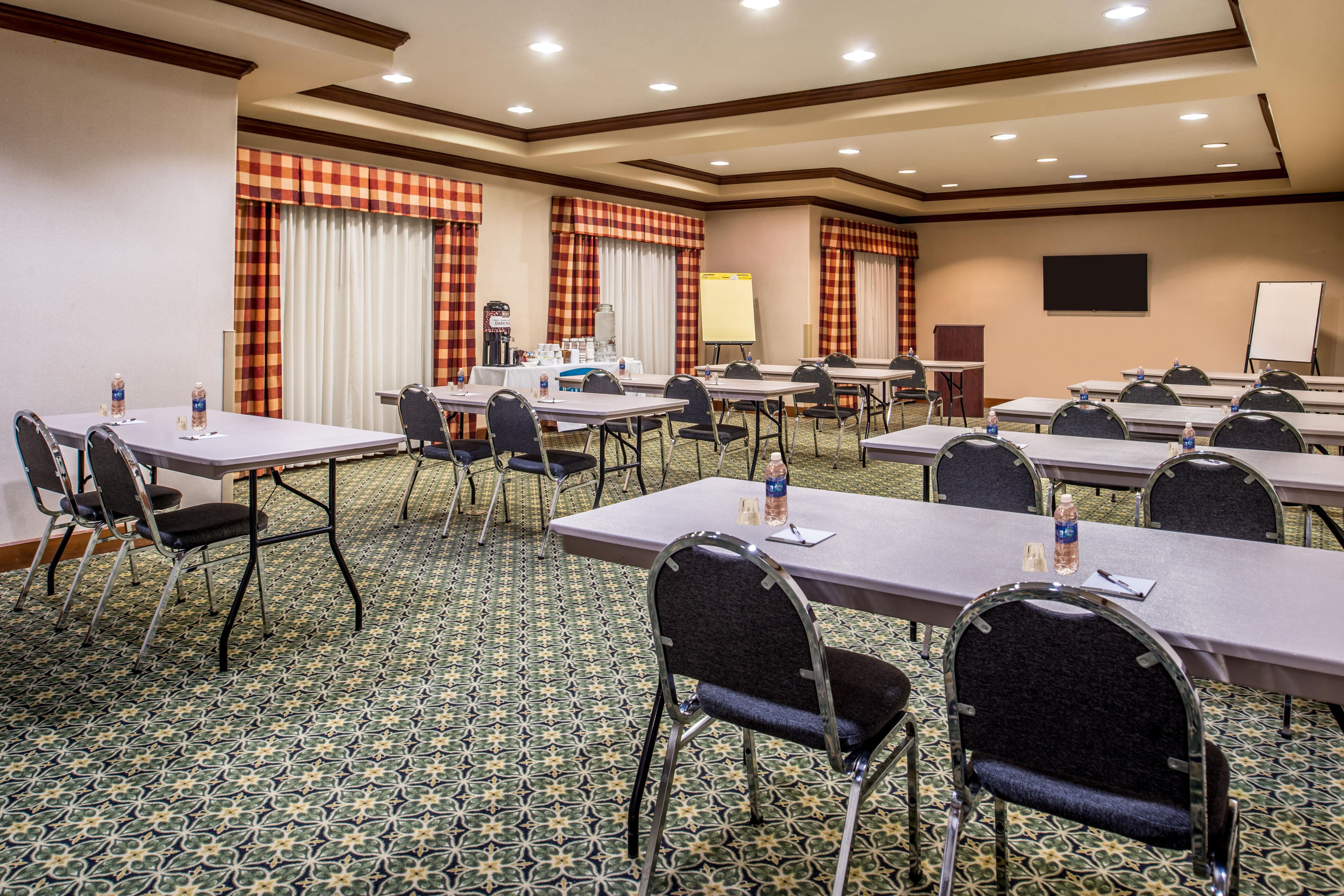 Meetings, whether big or small, play a vital role in the success of many organizations. Are you planning a corporate meeting, board retreat or brainstorming session? Our flexible meeting spaces are sure to lead to big ideas! We are dedicated to making your meeting a huge success! 