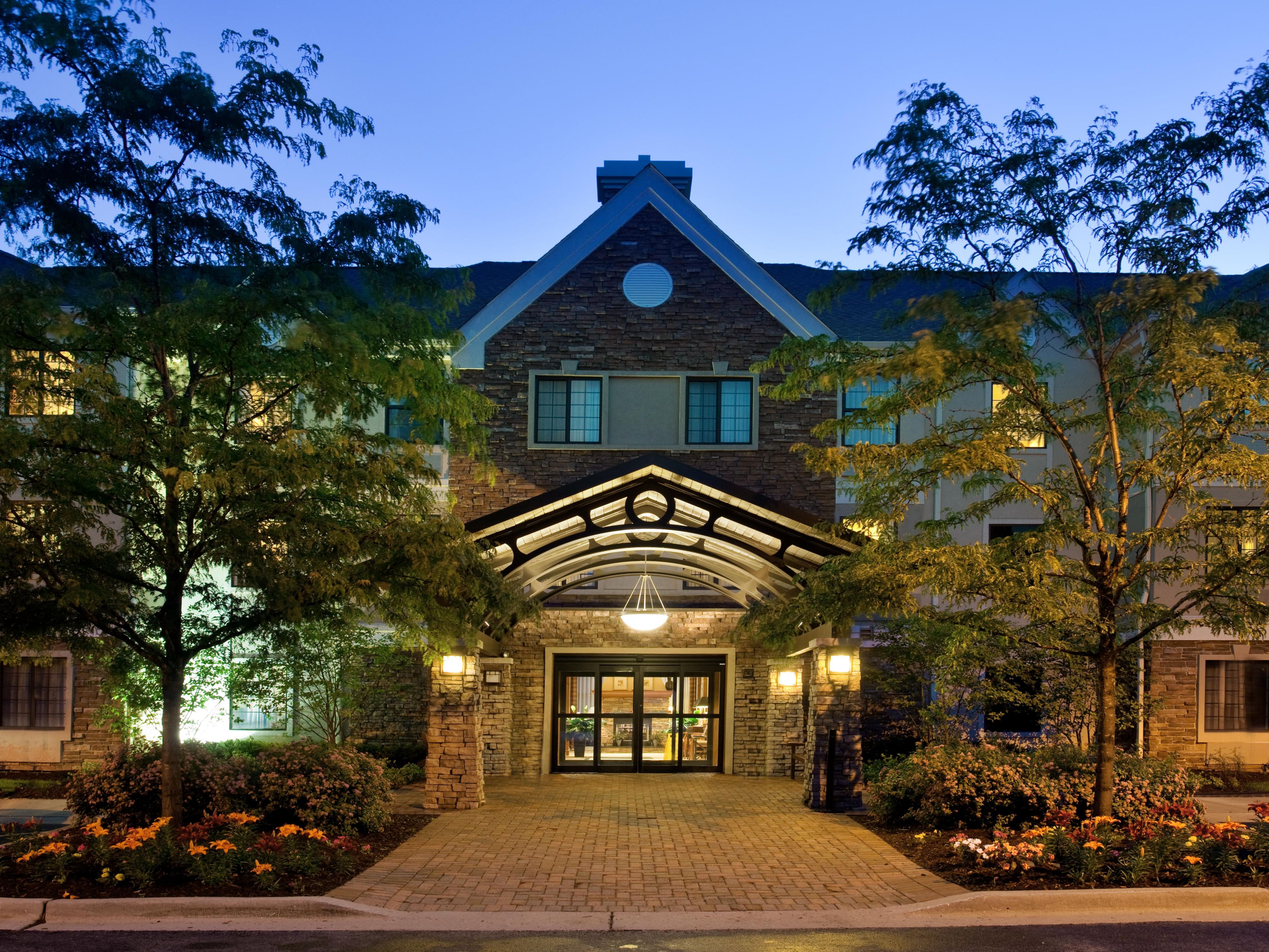 Hotels in Lincolnshire, IL near Buffalo Grove | Staybridge Suites