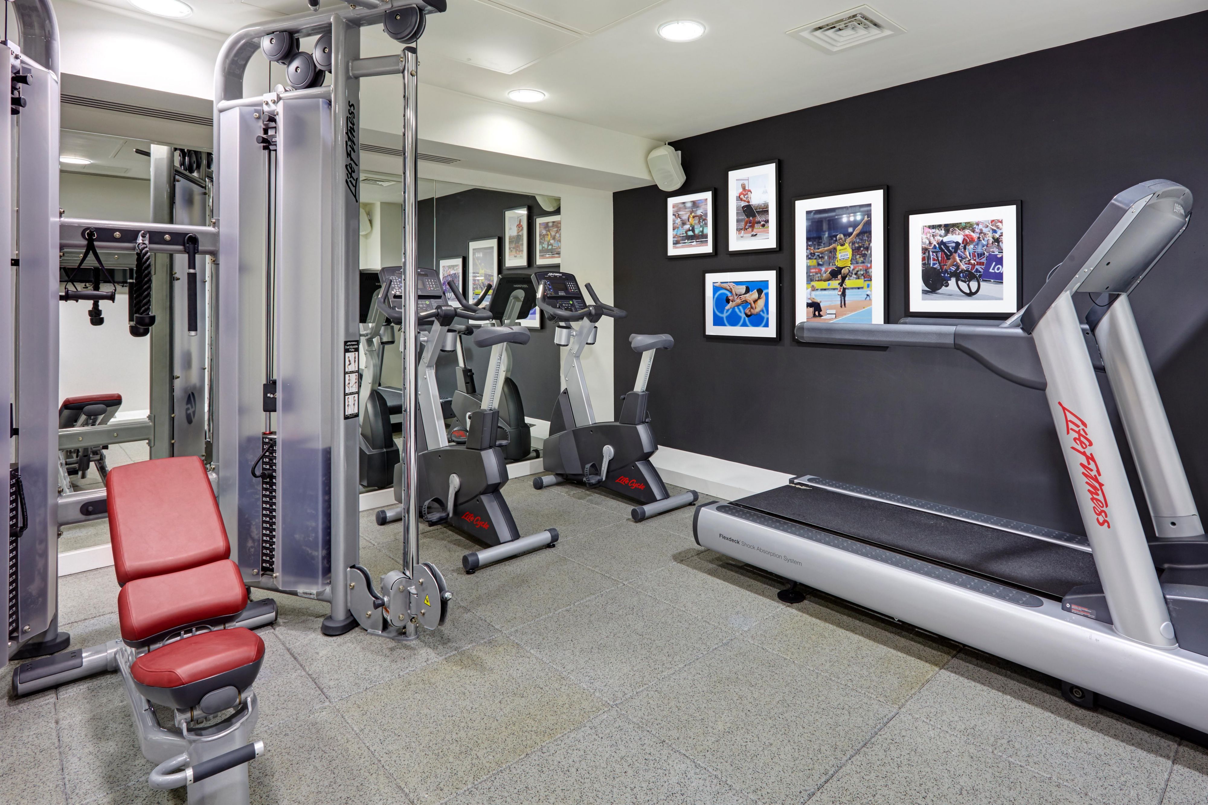 Experience modern comfort at Staybridge Suites London Vauxhall. Our spacious suites feature fully equipped kitchens, complimentary Wi-Fi, on-site parking, a fitness studio, laundry facilities, and 24/7 reception with a convenient Grab & Go Pantry - whether you're in London for business or pleasure. 