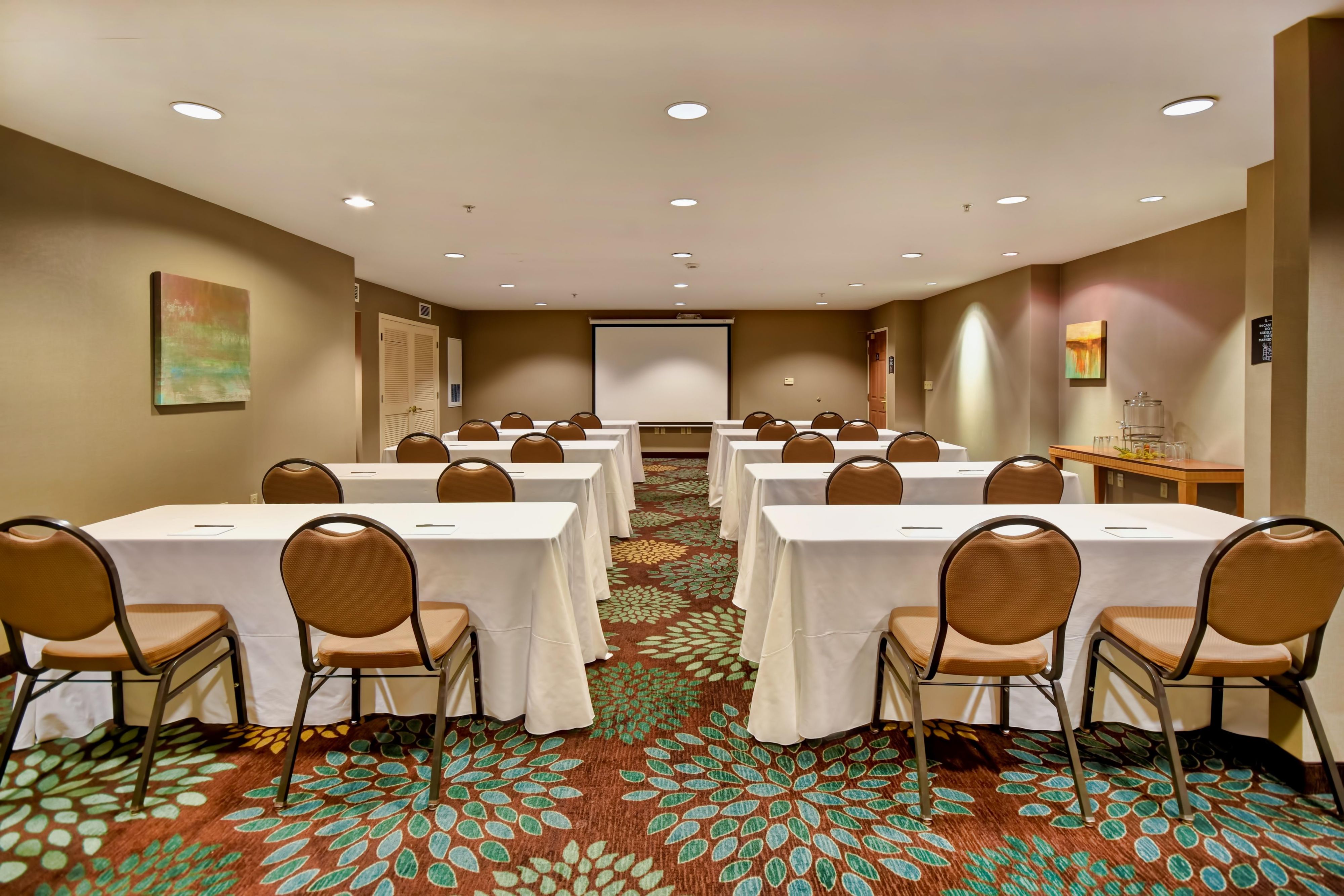 Enjoy over 1,200 square feet of meeting space. Our Capitol Boardroom can accommodate up to ten people in a boardroom setting while the Wisconsin Room can accommodate up to 40 attendees in a variety of room set-ups.