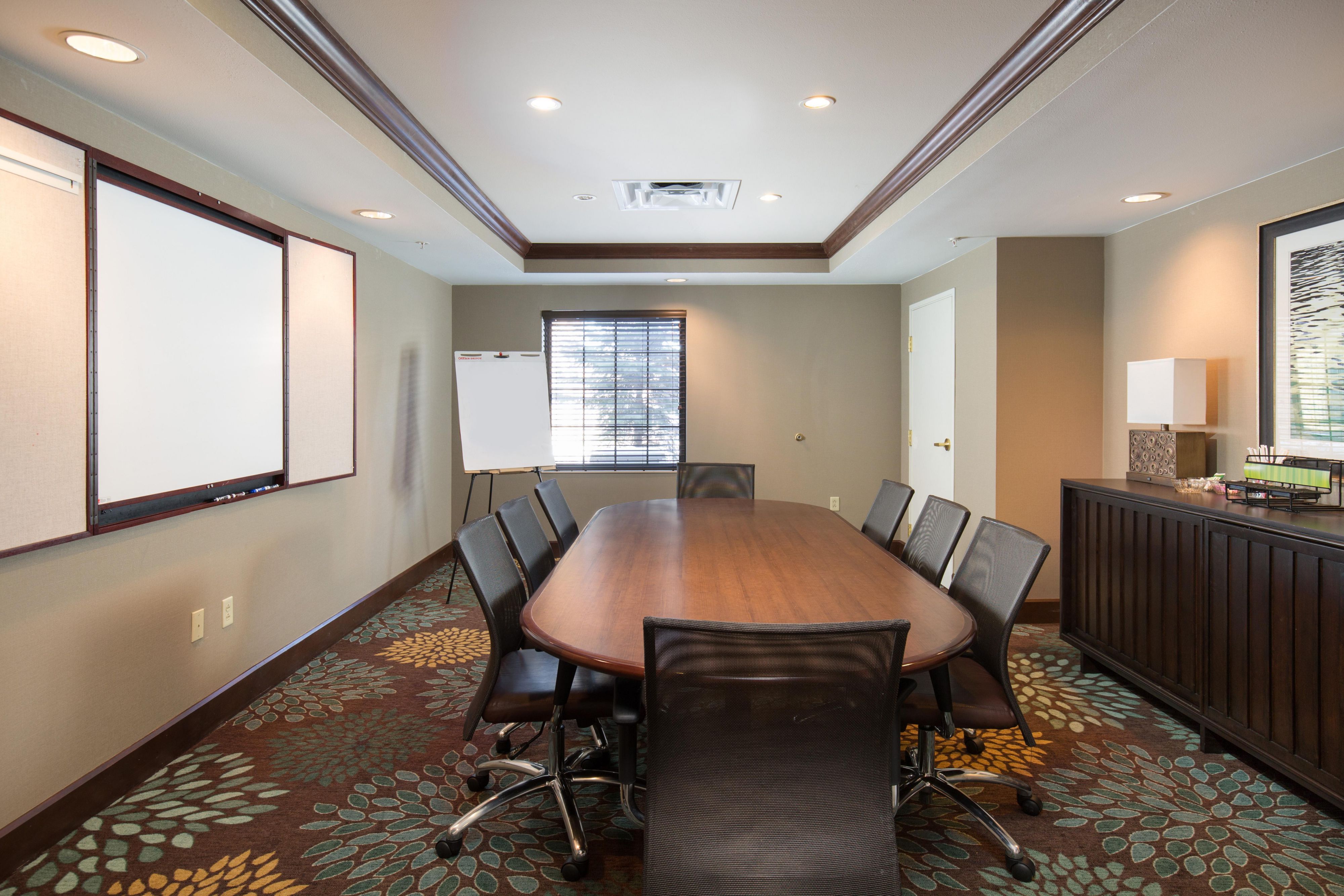 Our Executive Board Room and Conference room offer the perfect escape for your corporate meeting. Adjacent to our great room and semi-private patio, your attendees will enjoy the productivity that comes with the perfect setting for any gathering or meeting.