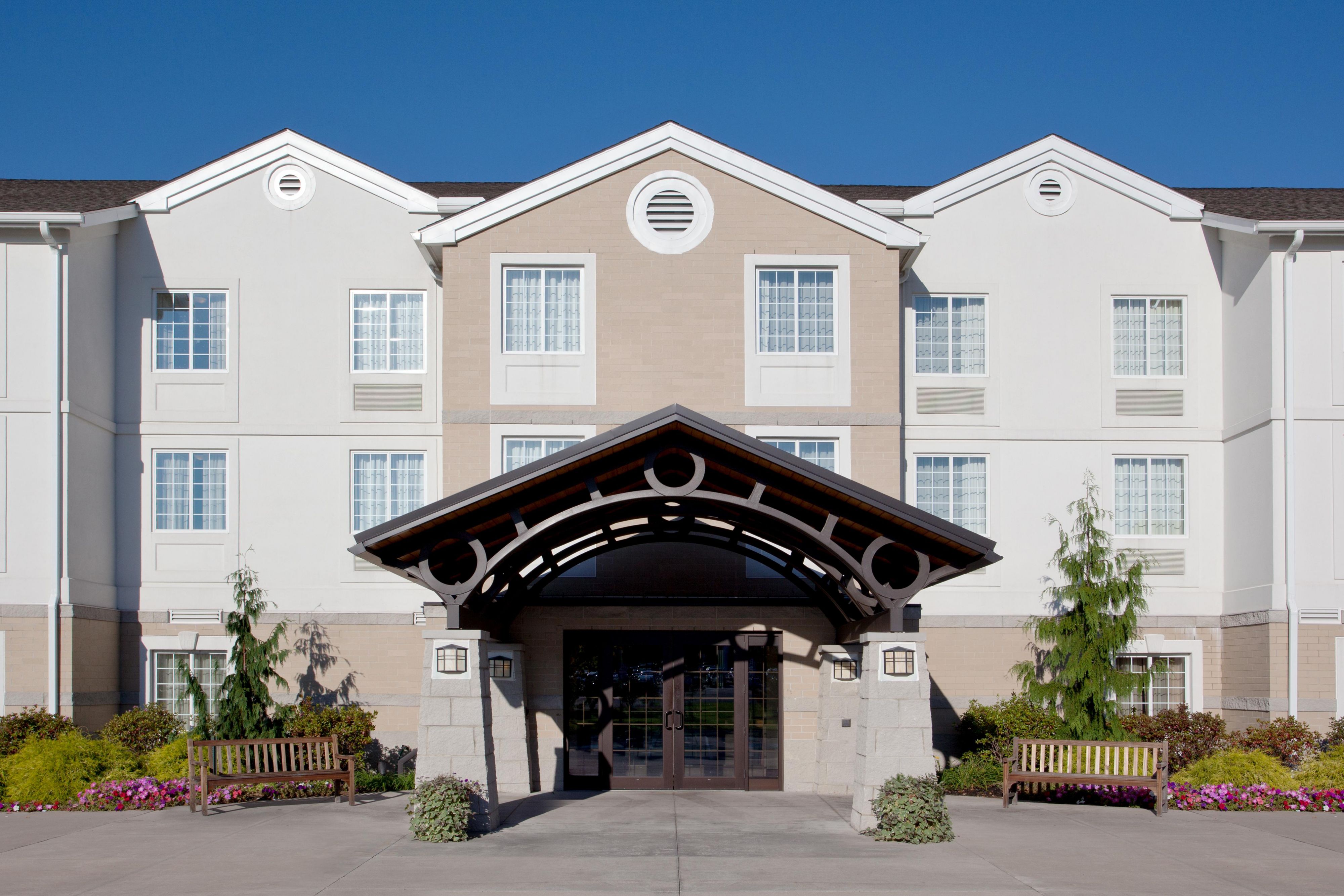 Your four-legged friends are welcome at our pet-friendly Cleveland Ohio hotel for a minimal fee of $75 for up to six nights and $150 for seven or more nights. To ensure a paw-some stay, a pet agreement must be signed upon check-in. Your furry family members deserve the best, and we're here to provide a warm welcome.
