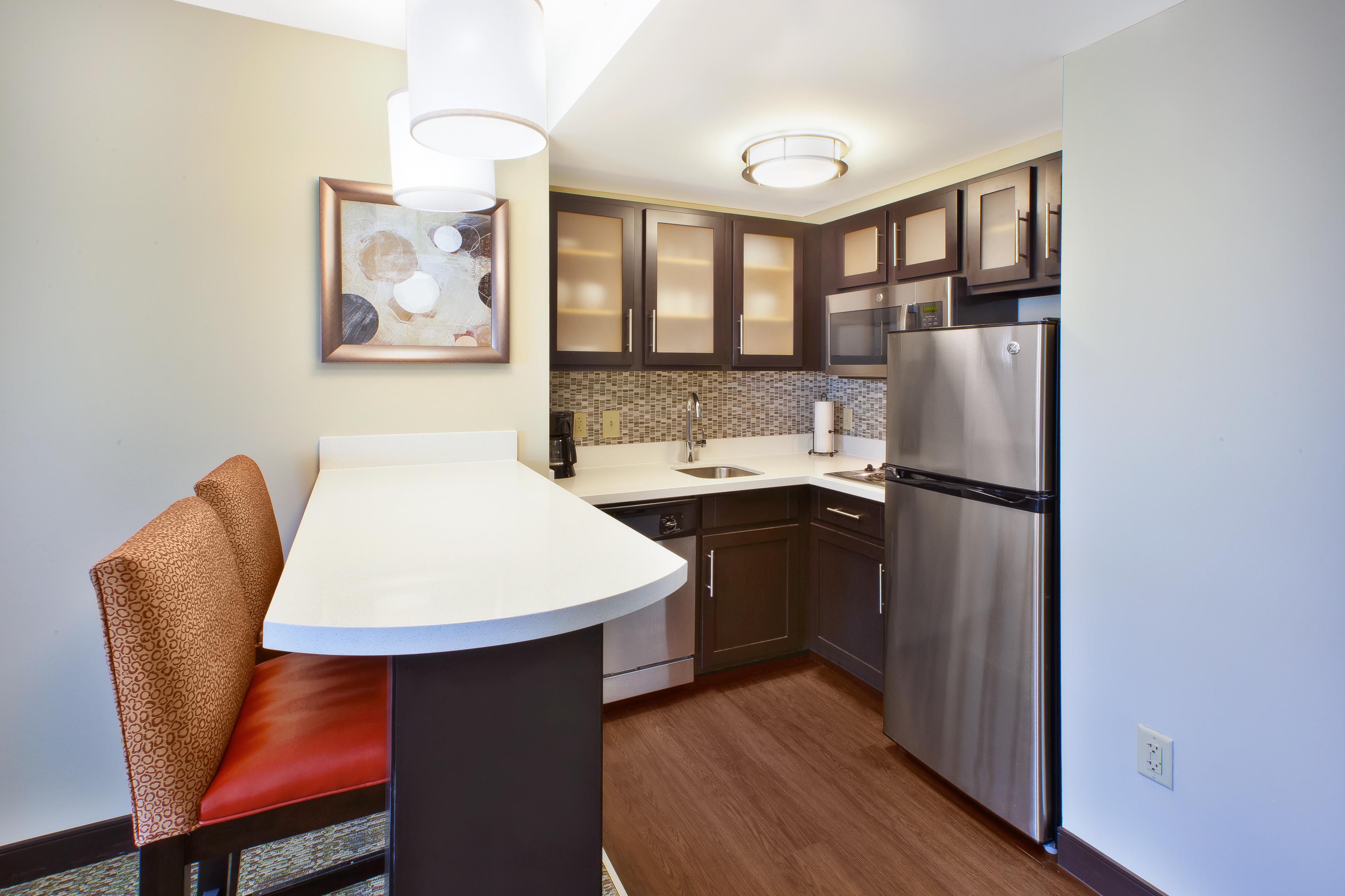 Experience the comfort and convenience of our all-suite Cleveland Mayfield Heights hotel. Our variety of suites feature a work desk and full kitchen equipped with amenities to store and cook food. With a microwave, refrigerator, stovetop, sink, and dishwasher, each suite is perfect for extended stays and enjoying home-cooked meals.