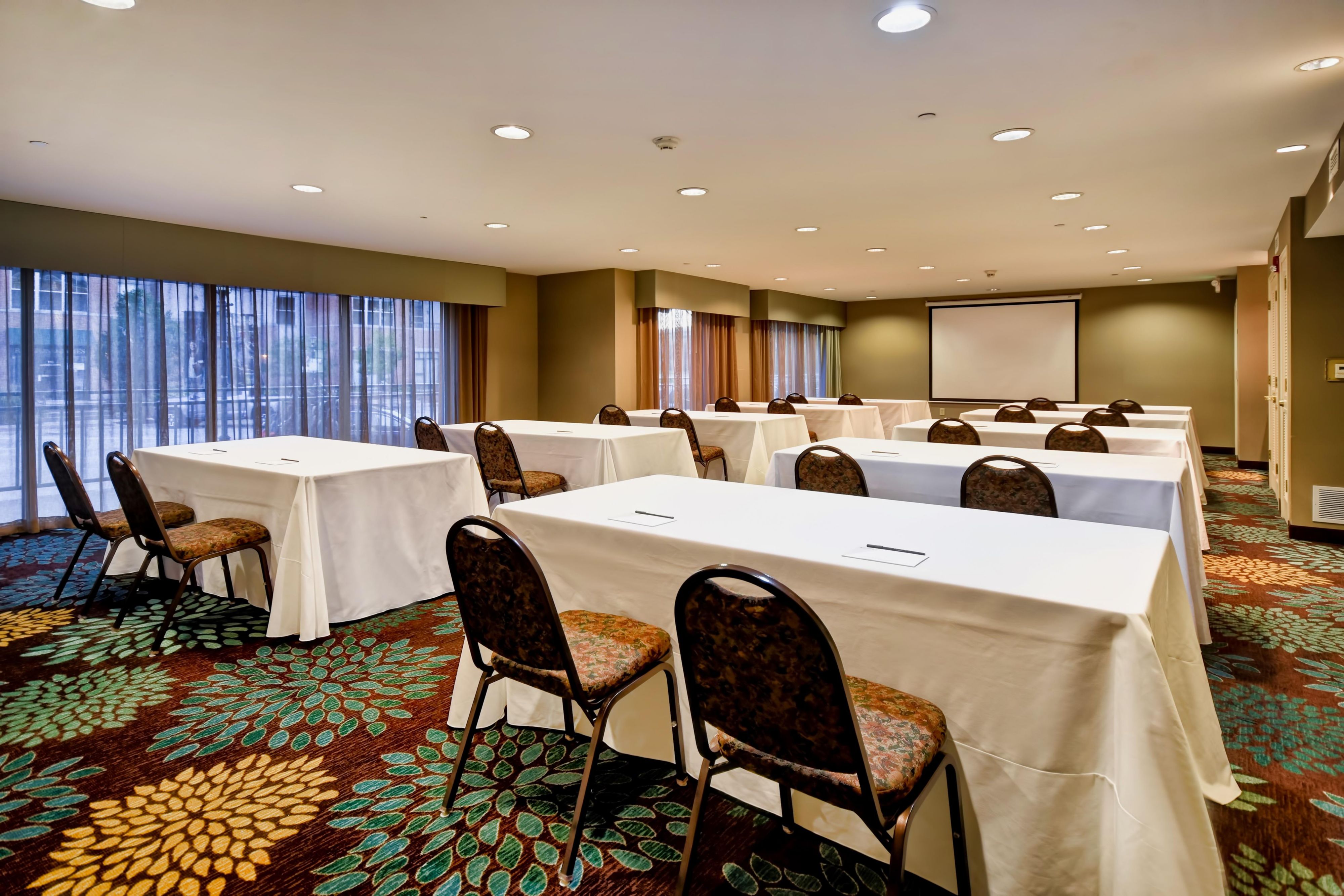 Enjoy over 1,800 square feet of meeting space. Our Boardroom can accommodate up to eight people in a boardroom setting. The Cardinal Room can accommodate up to 45 attendees while the Middleton Room offers space for up to 50 attendees. Both meeting rooms offer a variety of room set-ups.