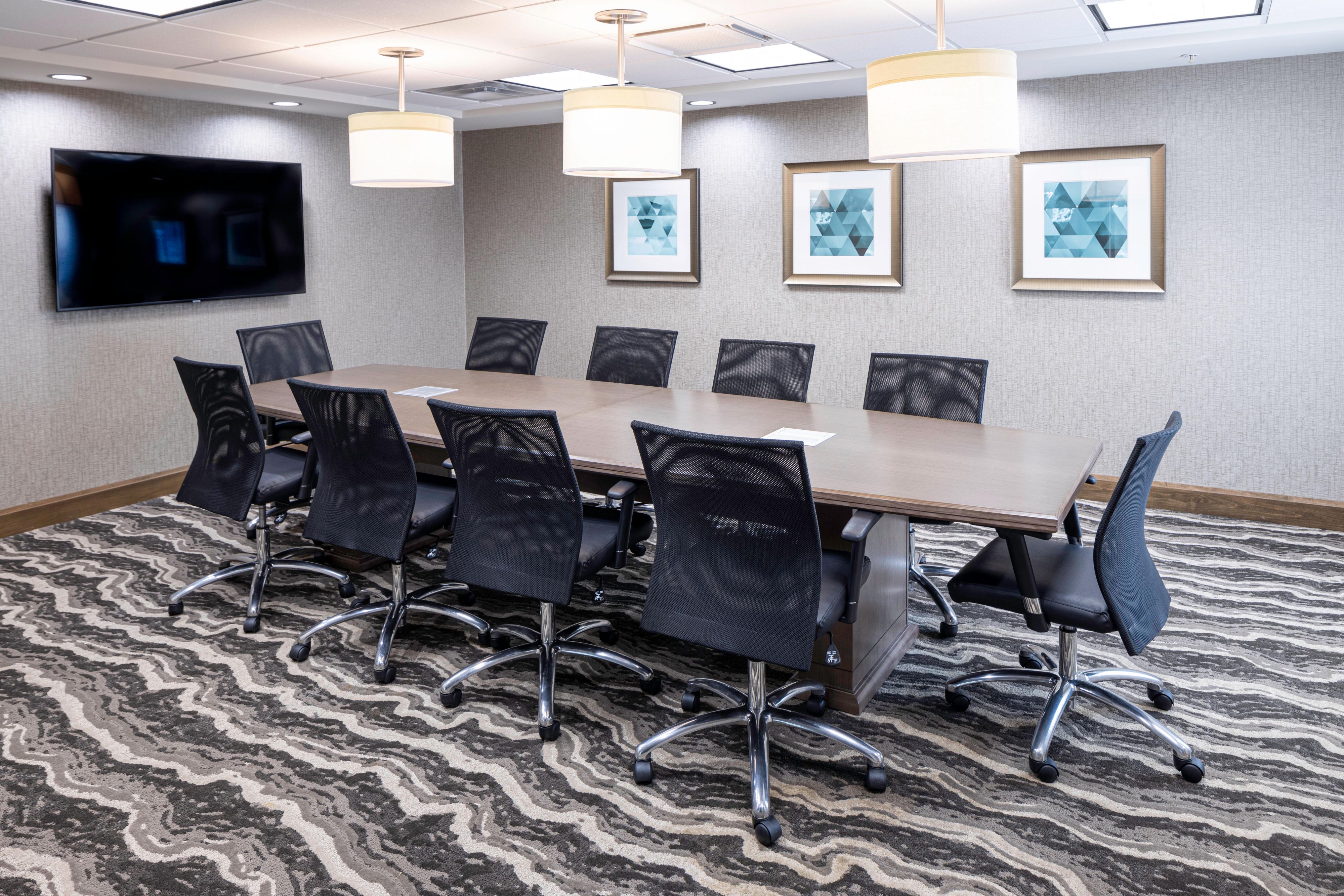 Flexible Meeting Spaces: Our versatile meeting rooms are designed to accommodate various events, from business meetings to family gatherings.
Event Planning Assistance: Our dedicated staff is here to help you plan and execute successful events tailored to your needs.