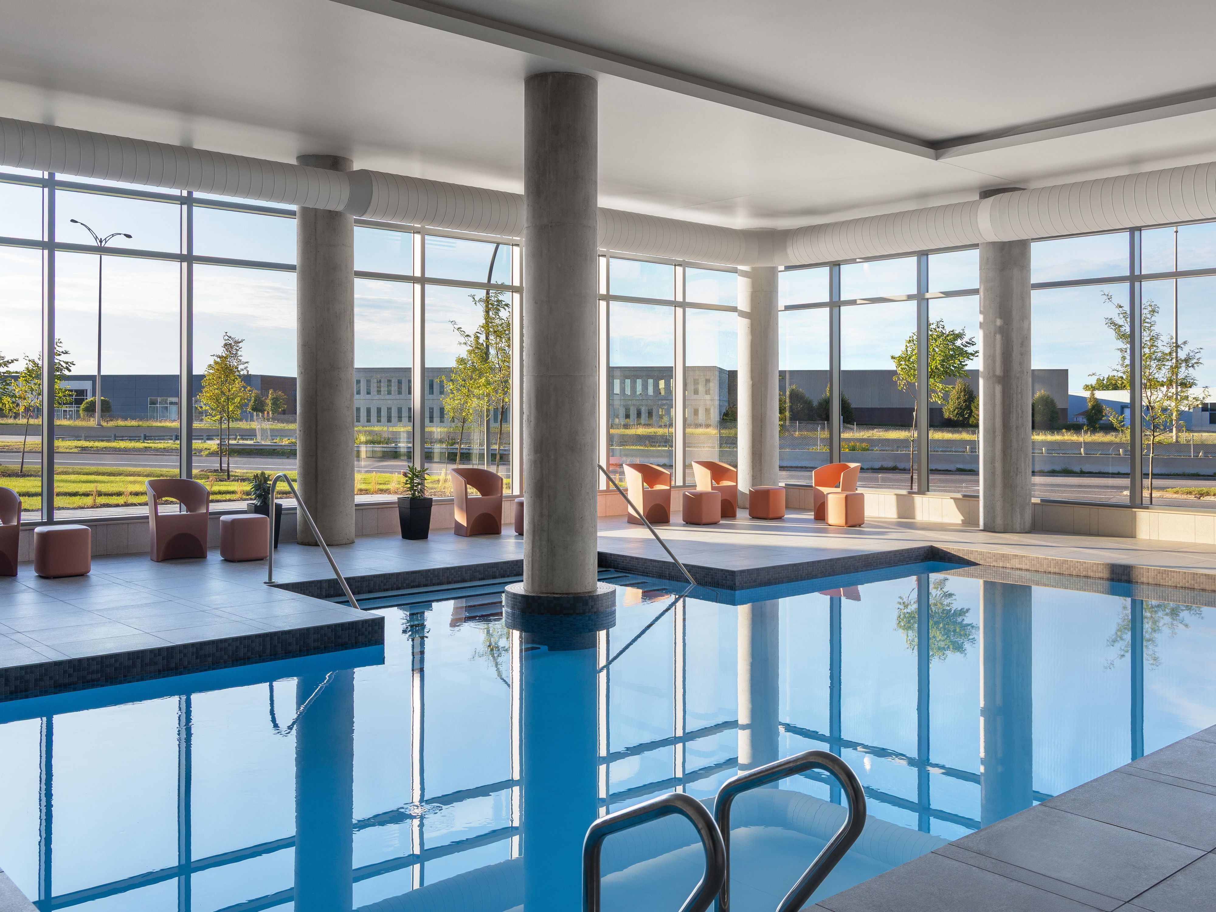 Montreal Airport - St-Laurent spa photo