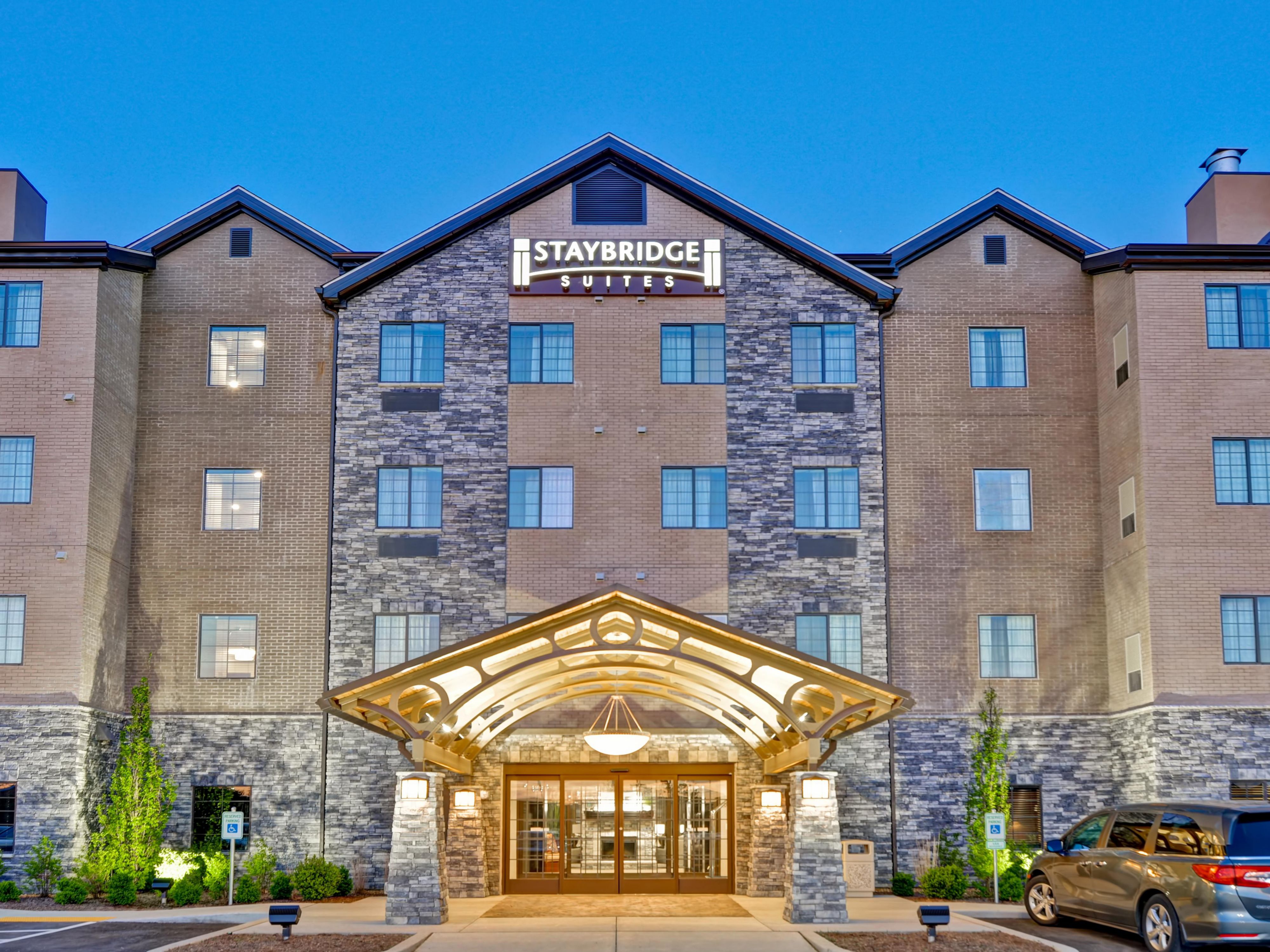 Extended Stay Dog Friendly Hotels East of Nashville | Staybridge Suites