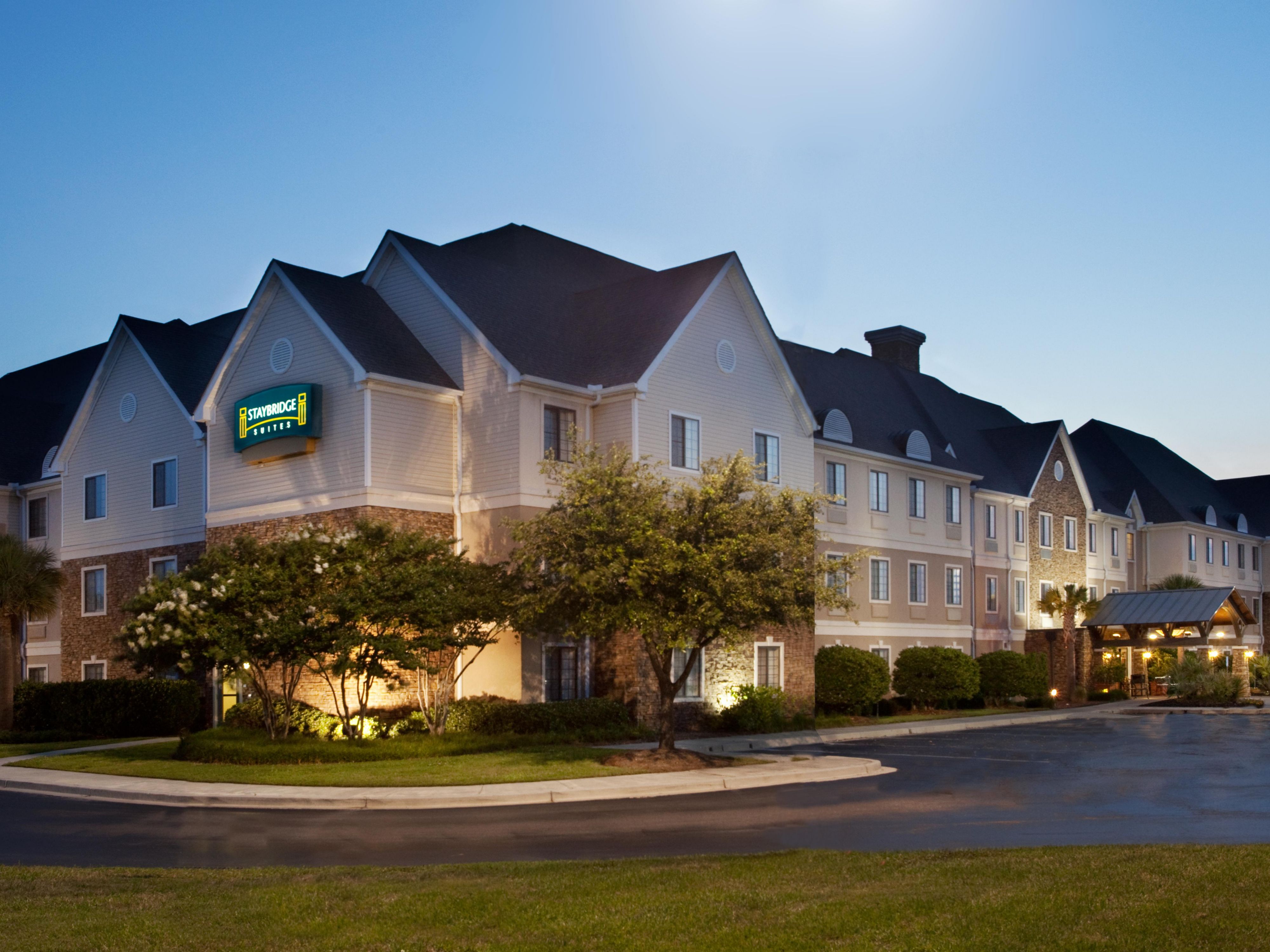 https://digital.ihg.com/is/image/ihg/staybridge-suites-myrtle-beach-2532217750-4x3