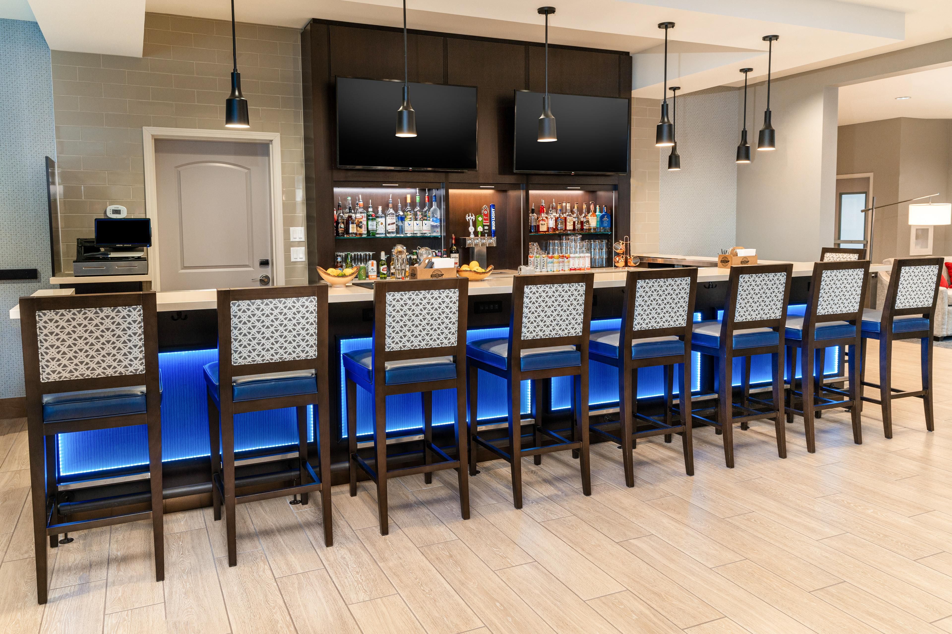 Relax and unwind at Station 350, our lobby bar honoring the fire station previously at this location. Enjoy light bites, beer, wine and specialty drinks with a fire station twist. 