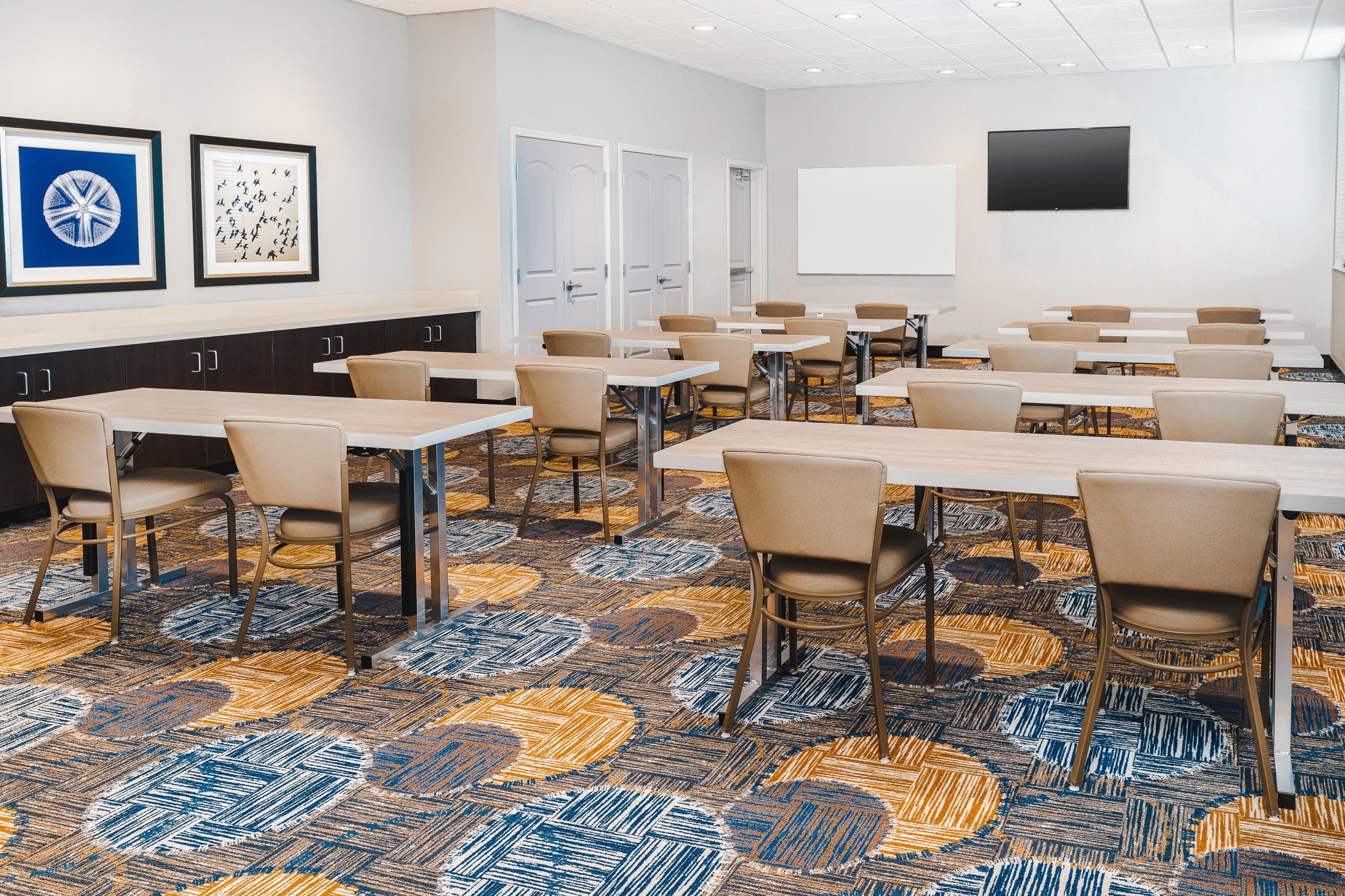 With over 600 square feet of flexible, stylish meeting space, we can host any kind of board meeting, social function, seminar or training with personalized attention. Please contact us to discuss our variety of catering and audio-visual options.  We would love to help make your next meeting or an event in the Nashville area a success!