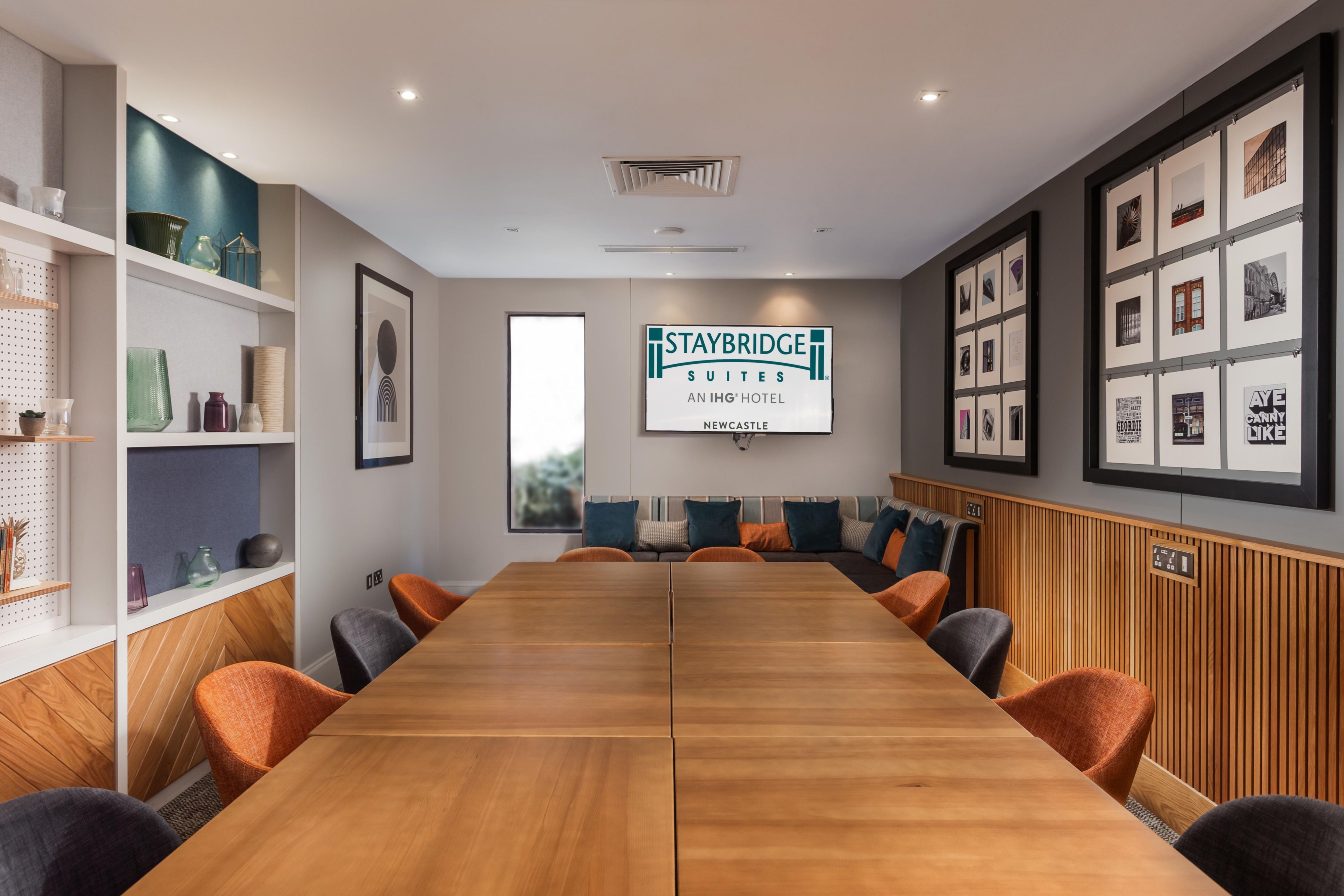 A perfect meeting space for your next board meeting, interview or brainstorming session. Plus, we offer unlimited tea and coffee to keep you going throughout the day.
You can book The Den for the day, half day or even by the hour. Just let us know and we will be more than happy to help.