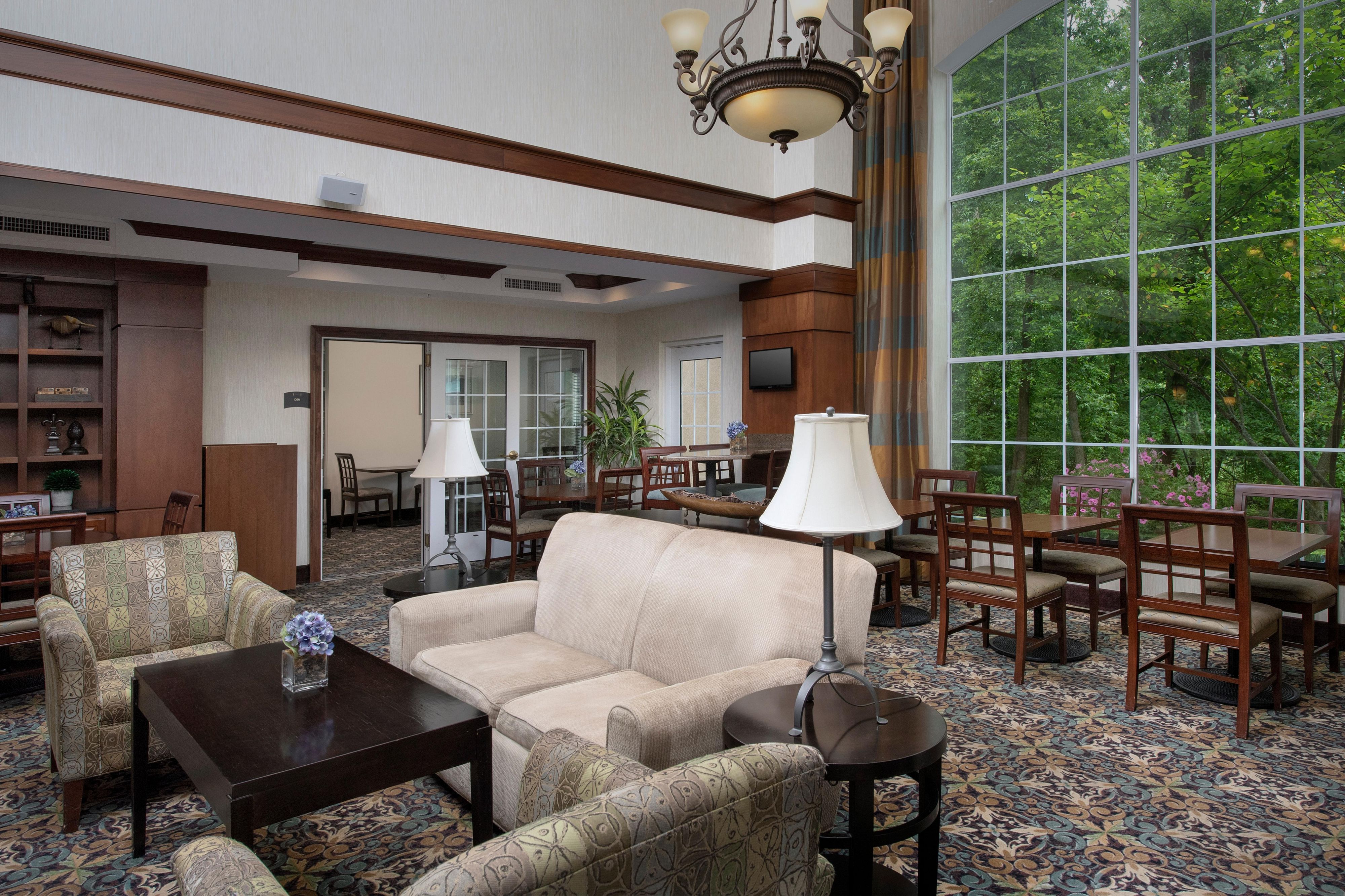 Enjoy complimentary light dinner & snacks from 5:30-7:30pm Monday thru Wednesday in our Great Room, we will begin again in October. 
