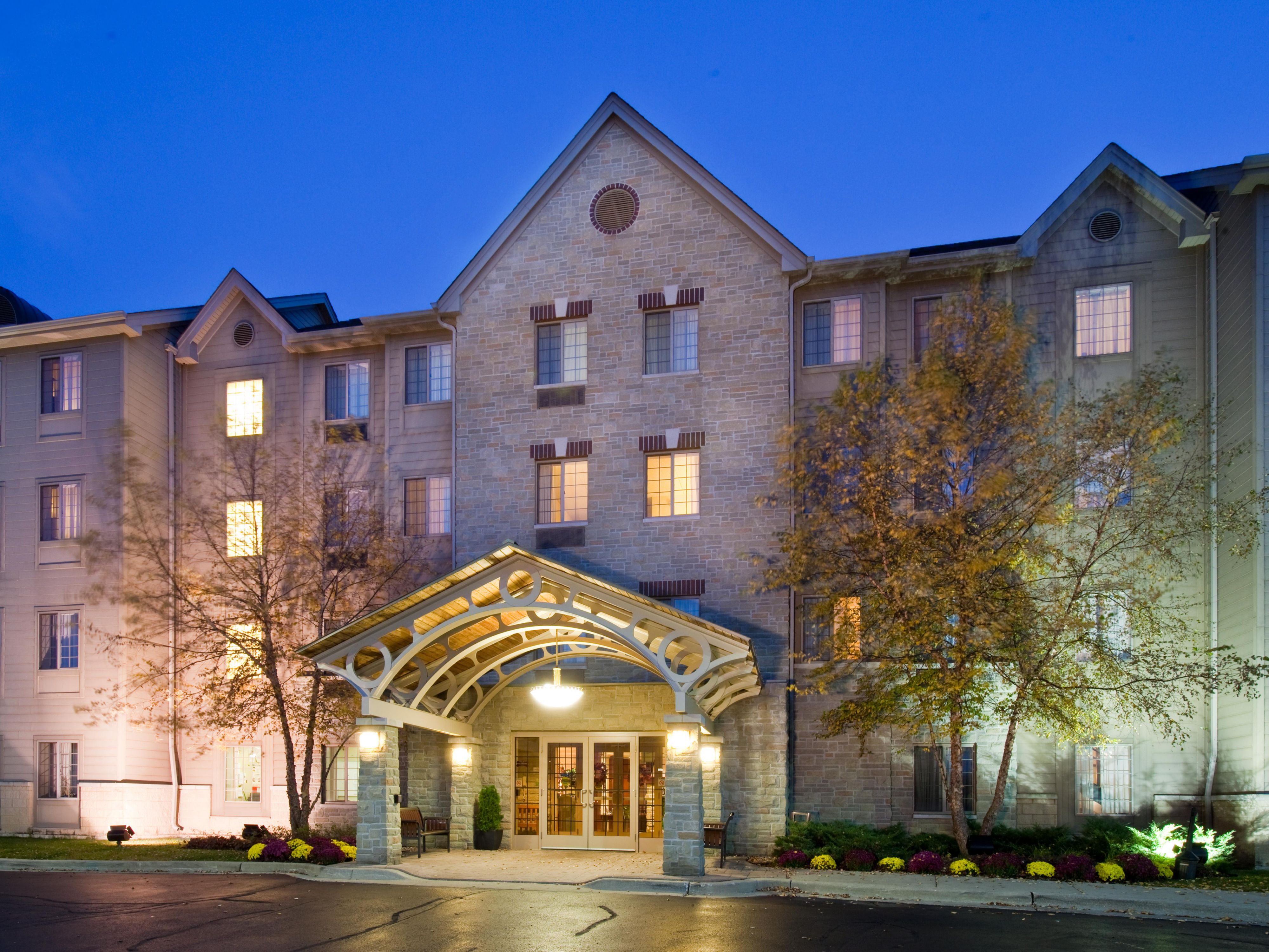 hotel suites in chicago suburbs