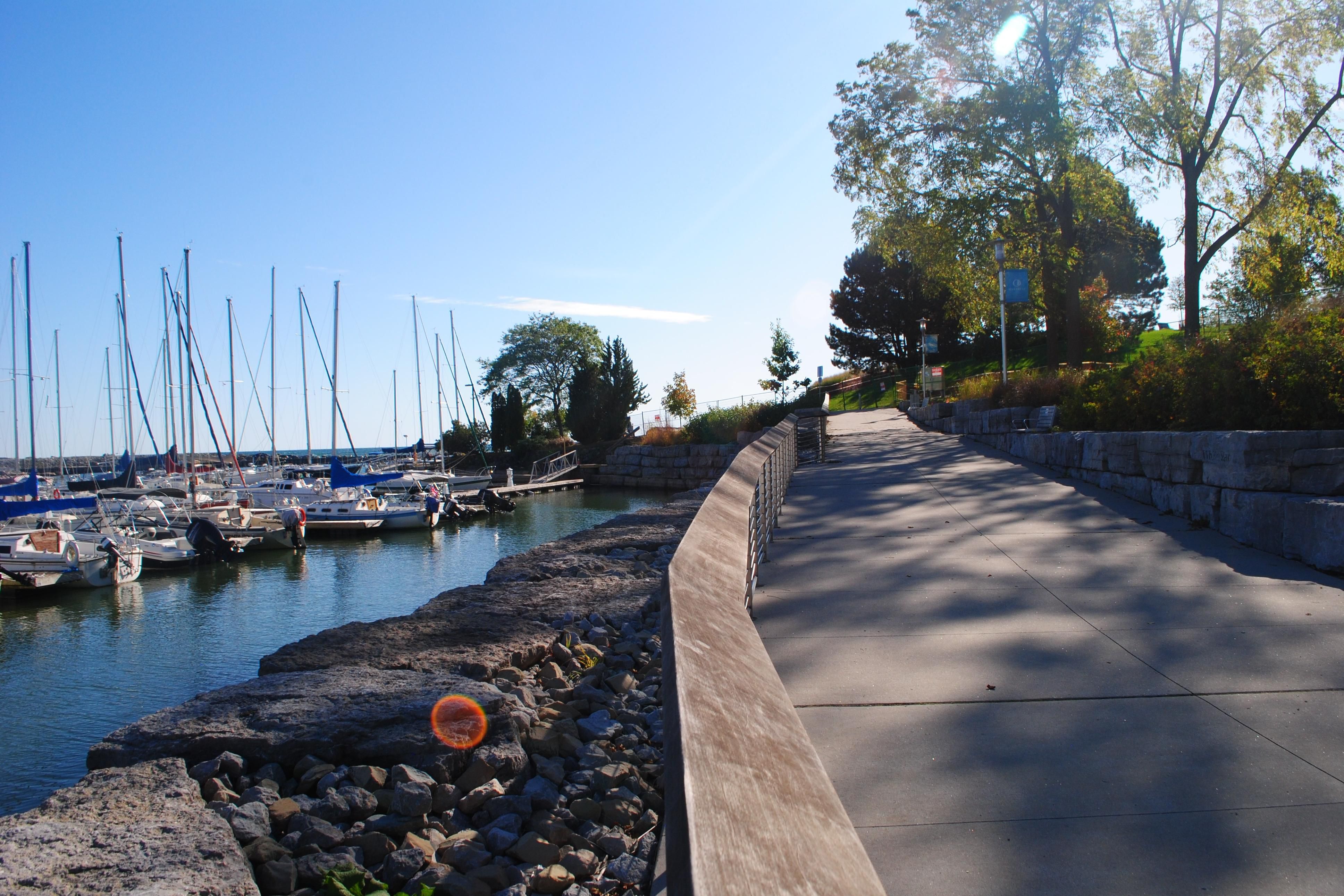 Tannery Park in Oakville offers stunning lake views, peaceful walking trails, and a butterfly garden—perfect for a scenic stroll or picnic. With historic plaques and free parking, it’s a relaxing stop along the waterfront.