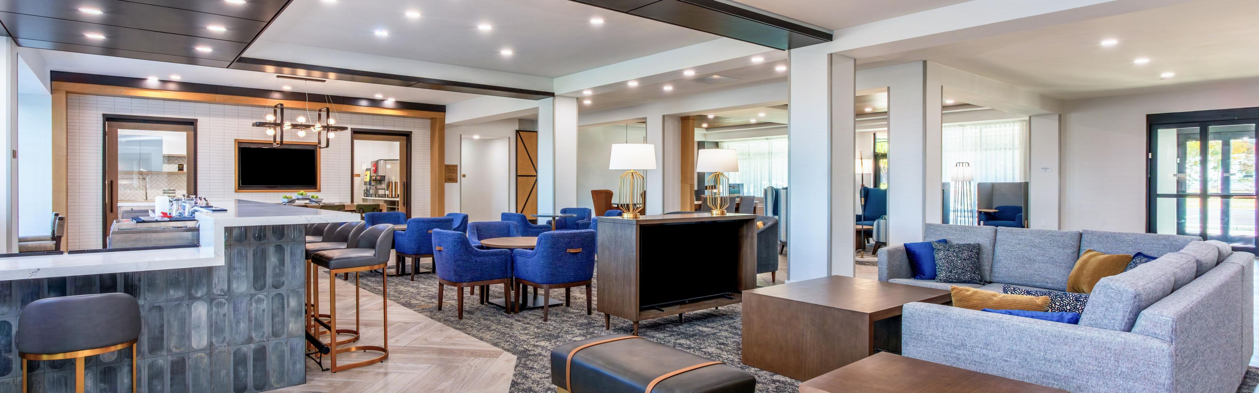 Ocala lobby and dining area