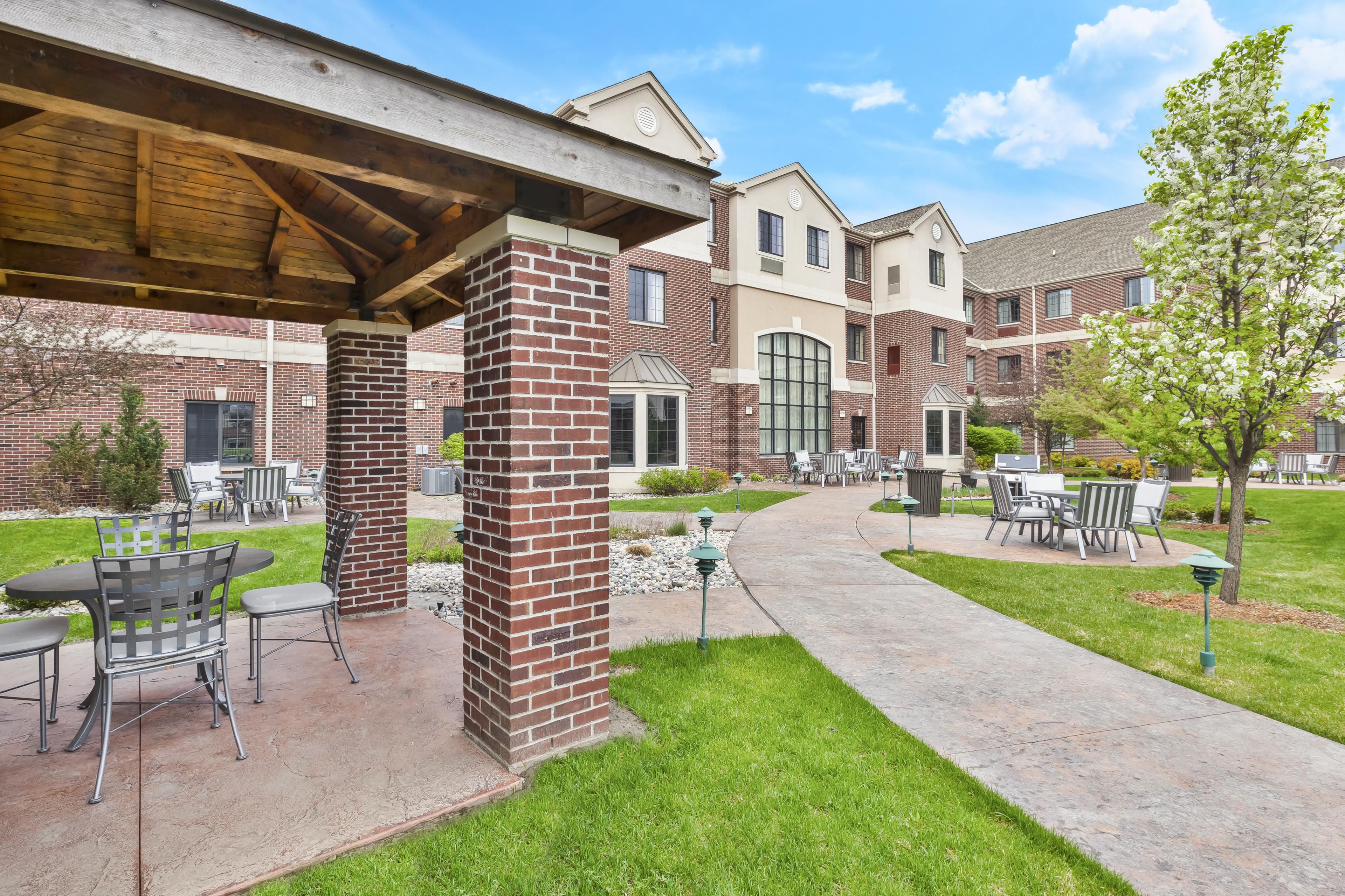 Enjoy a relaxing, comfortable courtyard area with grills available for you to feel at home.