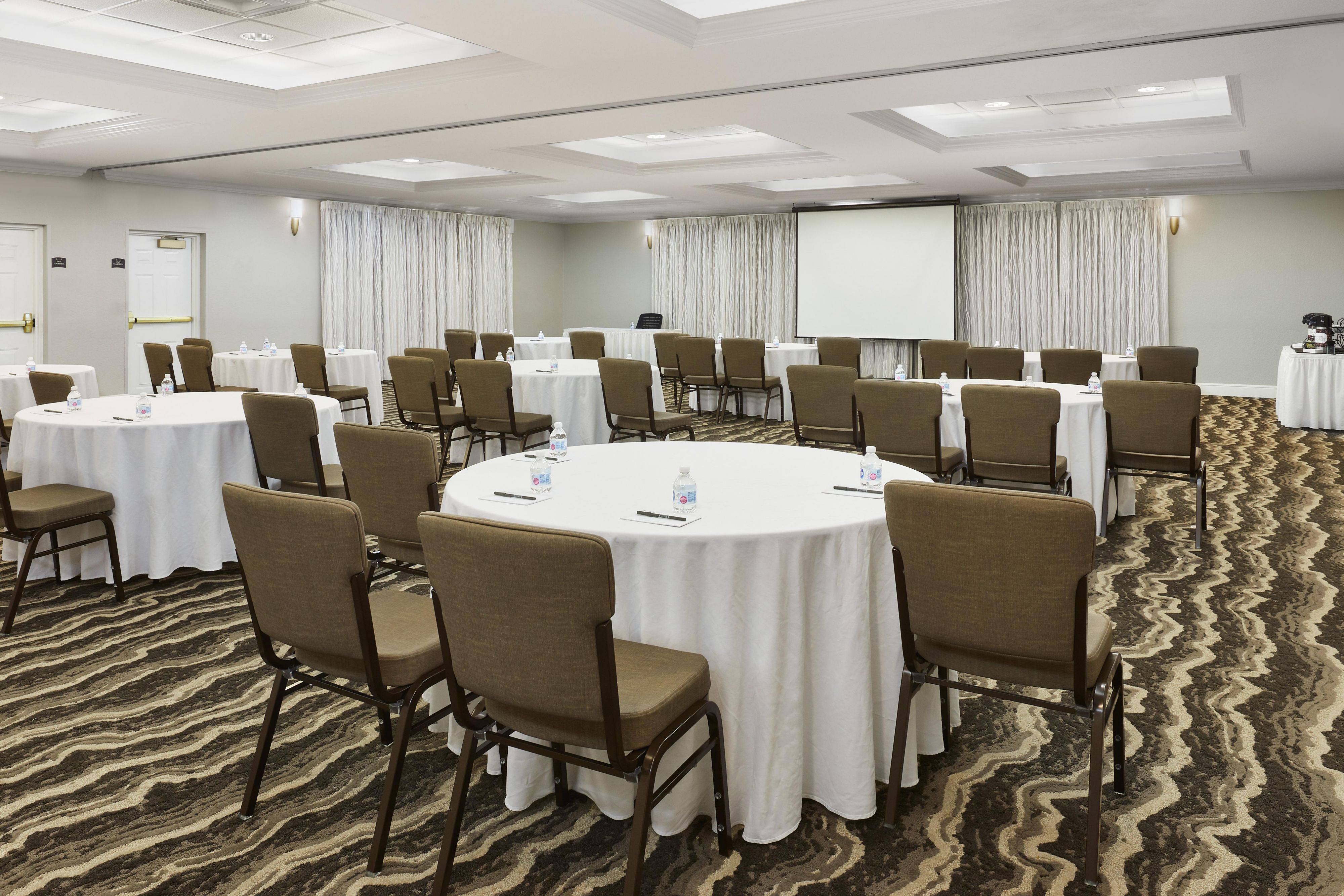 If you're planning a social event or corporate meeting, we have the perfect venue! The Staybridge Suites Orlando Airport offers 2,400 sq. ft. of flexible meeting space. Our team looks forward to serving you. 
