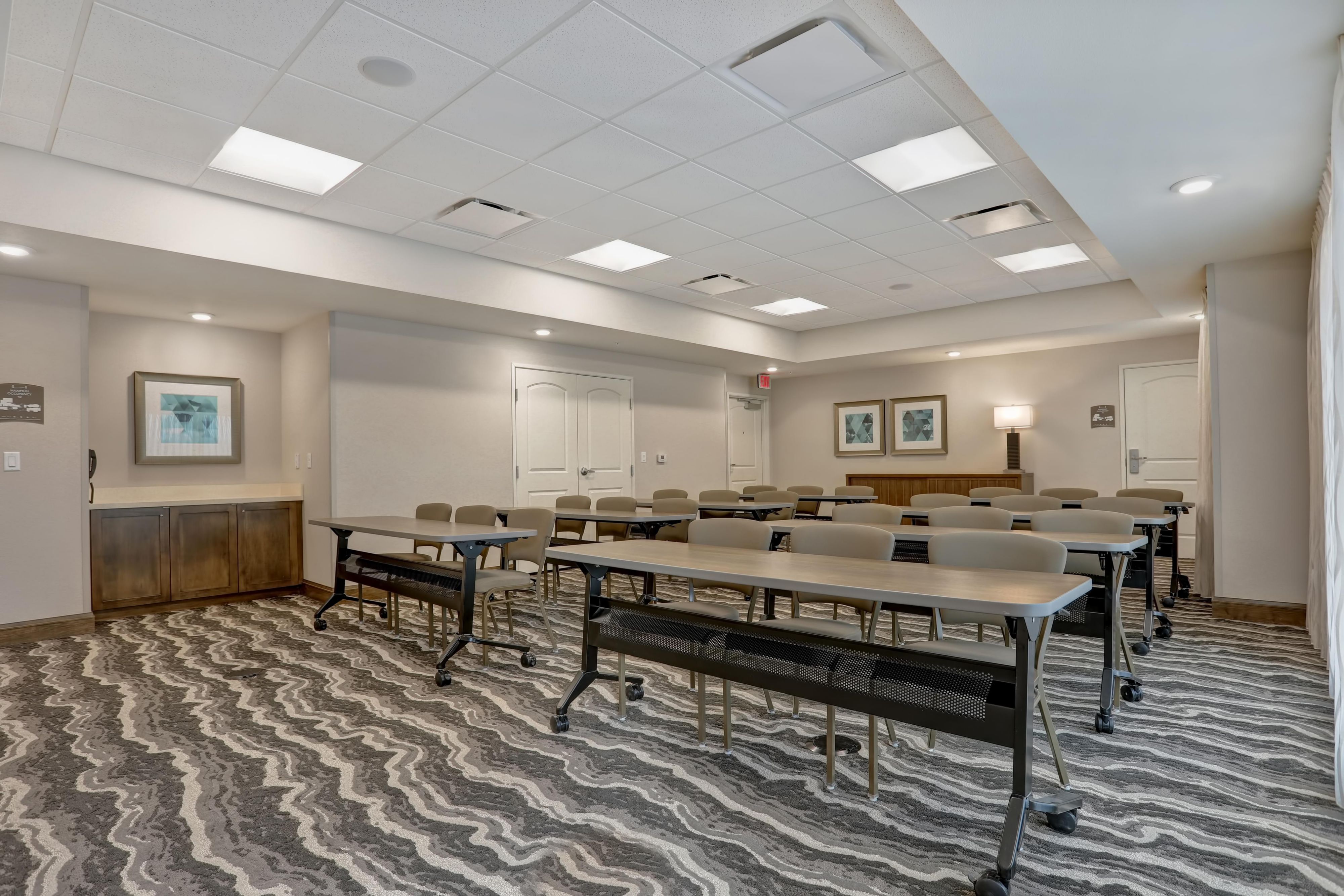 With over 600 square feet of flexible, stylish meeting space, we can host any kind of board meeting, social function, seminar or training with personalized attention. Please contact us to discuss our variety of catering and audio-visual options.  We would love to help make your next meeting or an event in the Overland Park area a success!