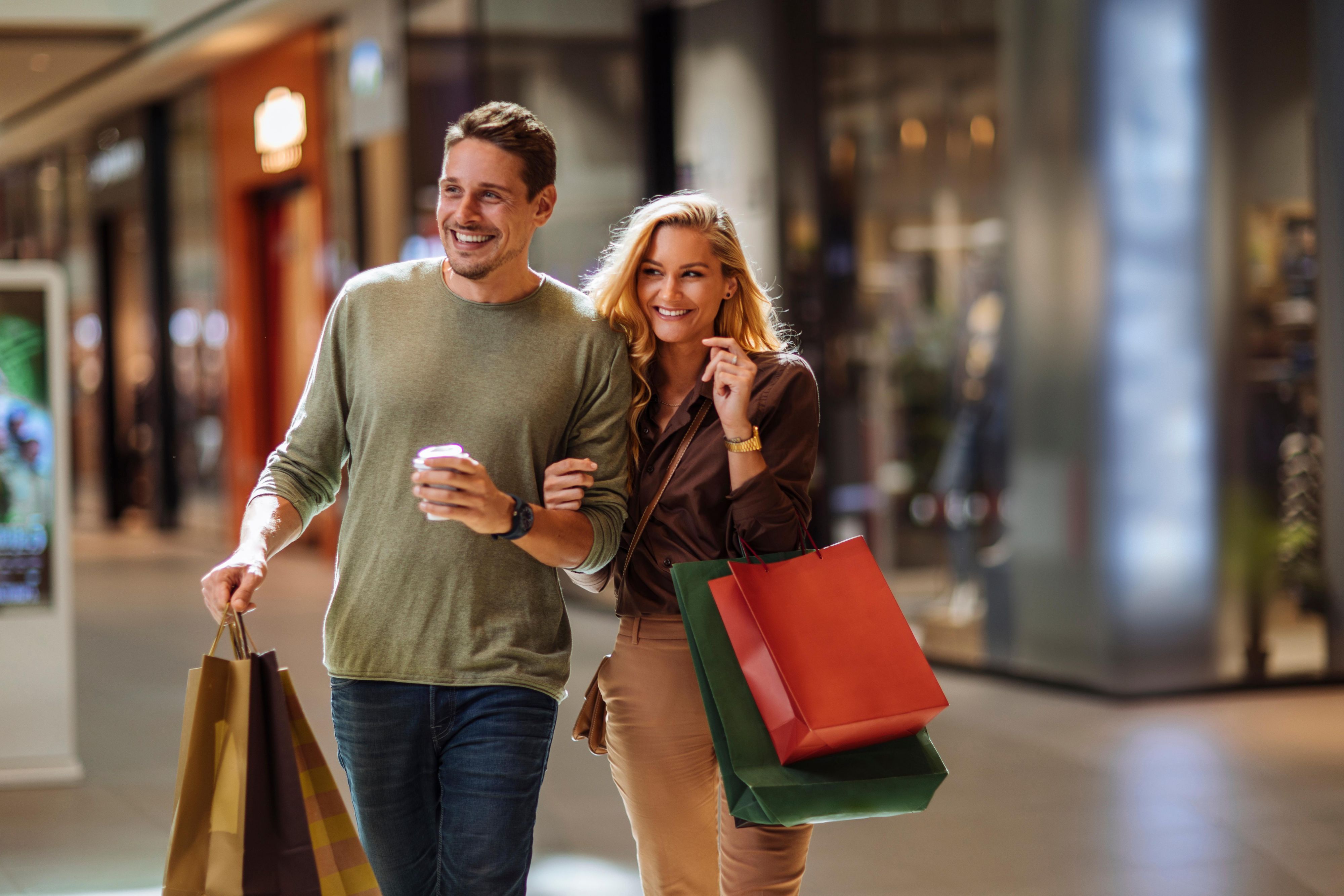 Celebrate the holidays with festive shopping at The Collection in Oxnard and Camarillo Premium Outlets! Explore fashion, home goods, and unique boutiques, enjoy family fun like Santa Paws and the Gingerbread Scavenger Hunt, plus dining and holiday memories in a beautifully decorated setting.