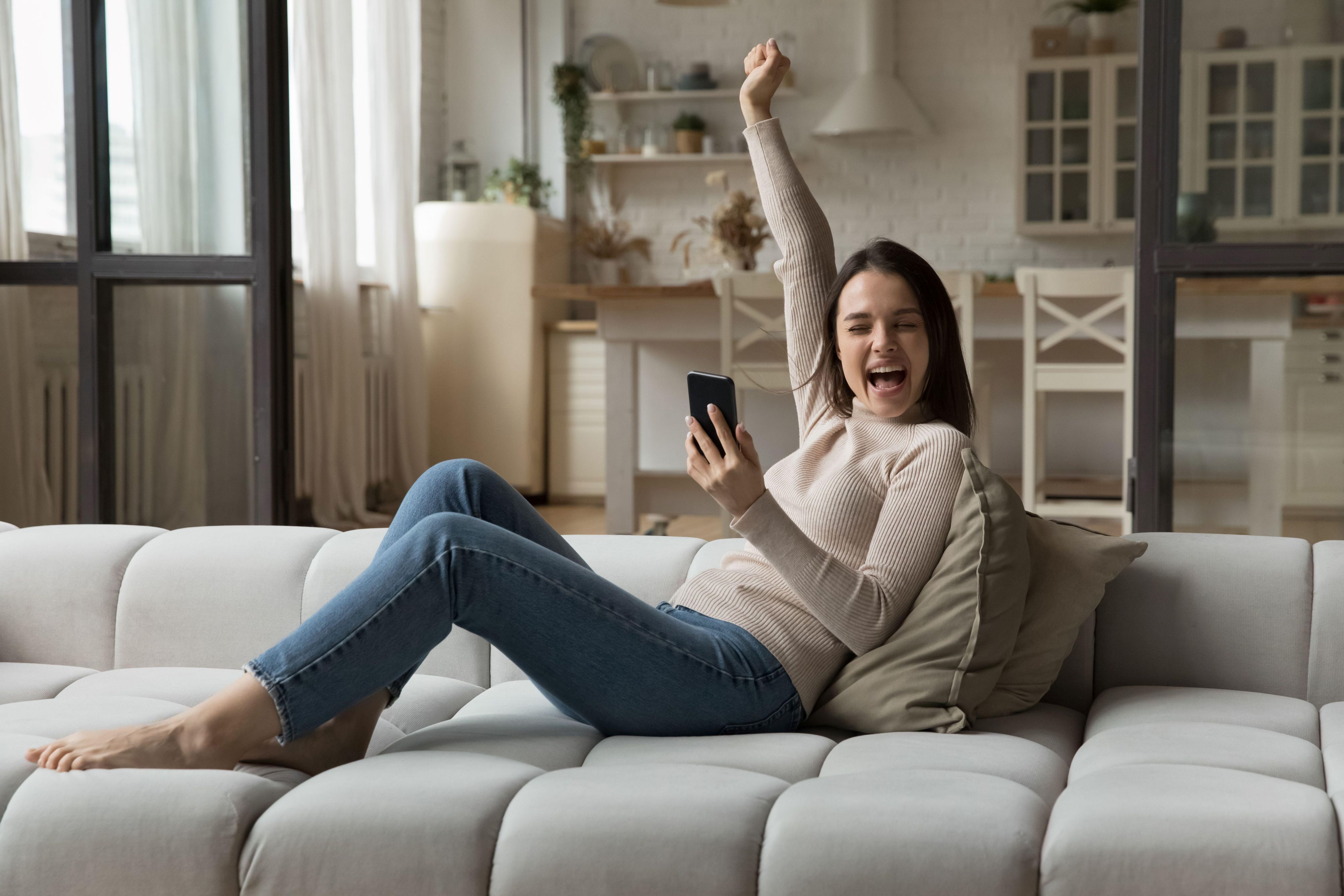 Planning an extended stay in Rochester? Book 7+ nights at Staybridge Suites and earn 1,000 bonus IHG® One Rewards points per night. Relax in a spacious suite with free Wi-Fi, a full kitchen, and access to amenities including our 24/7 coffee bar and fitness center. It’s the perfect home away from home for business or leisure travel.