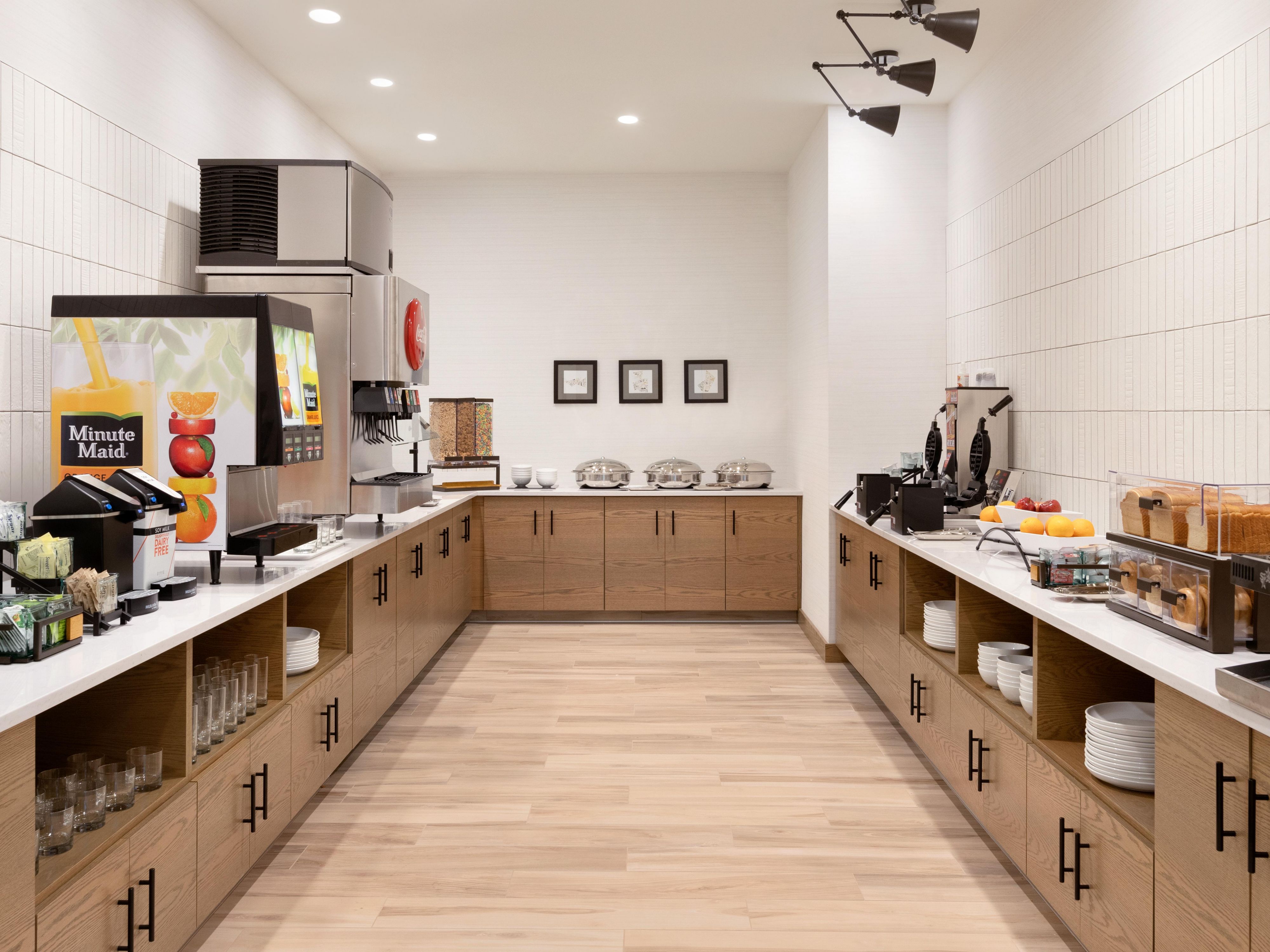 Breakfast area with fresh fruit and drinks