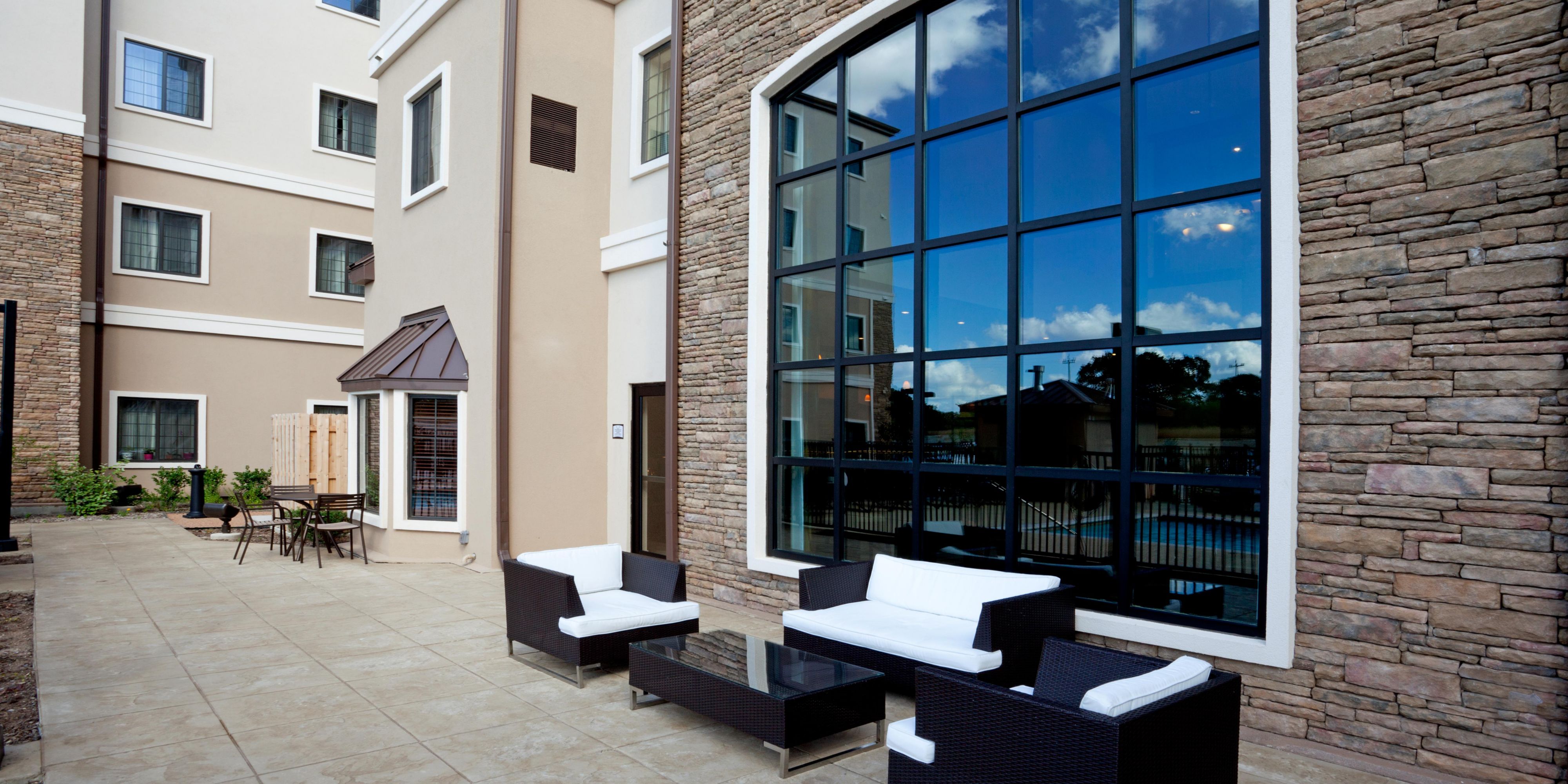 Guest Patio and Courtyard staybridge suites san antonio