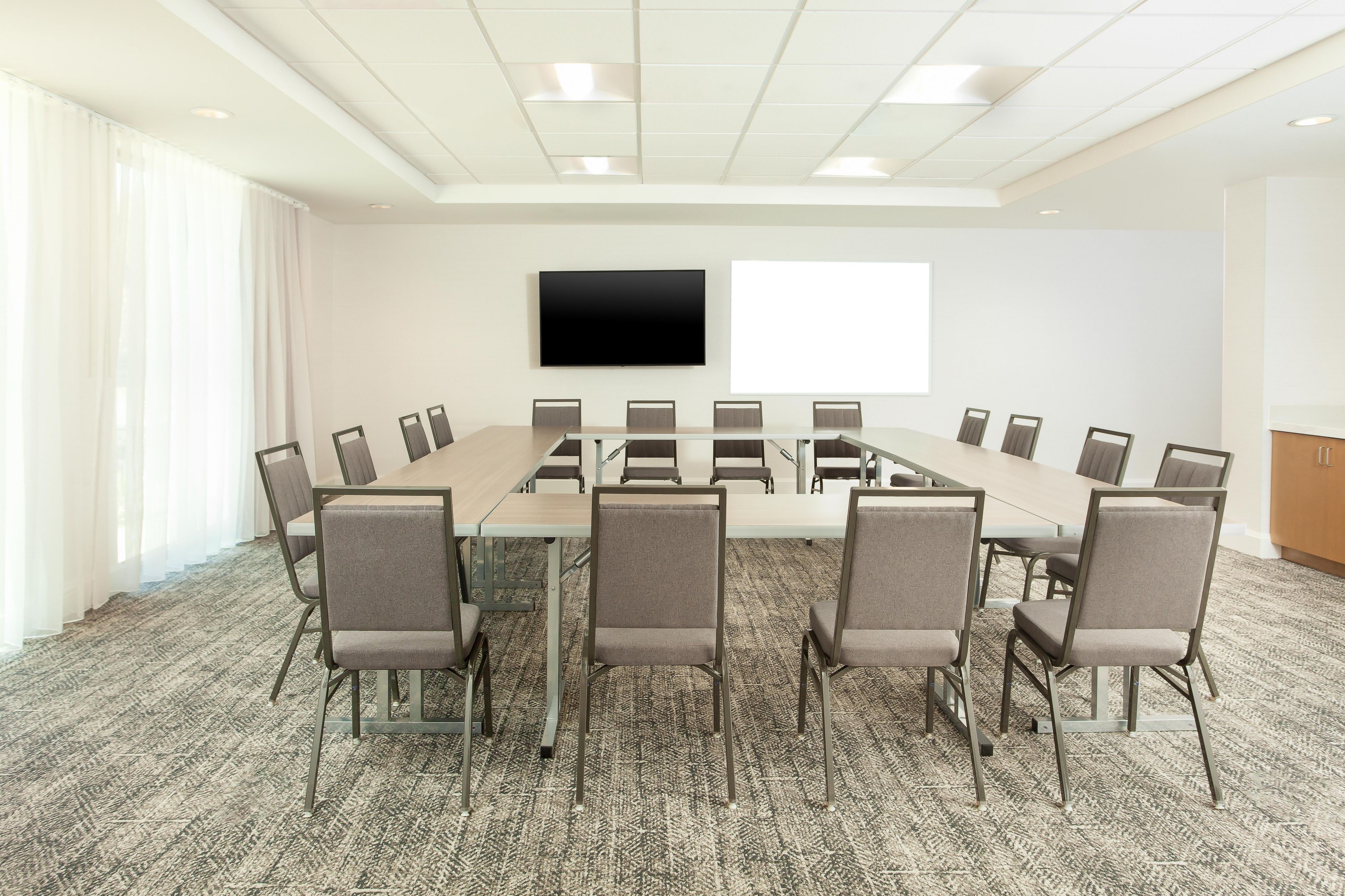 With over 650 square feet of flexible, stylish meeting space, we can host any kind of board meeting, social function, seminar or training with personalized 
attention.  We would love to help make your next meeting or event in the San Bernardino-Loma Linda area a success!